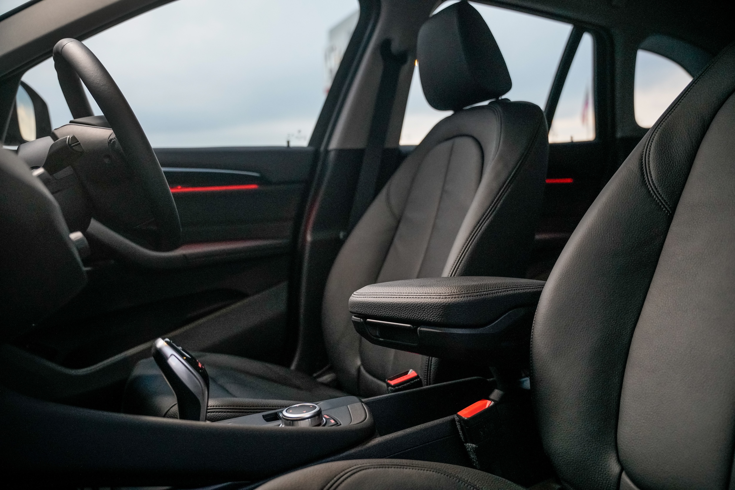 BMW X1 sDrive18i 2020 ra mat Malaysia anh 10