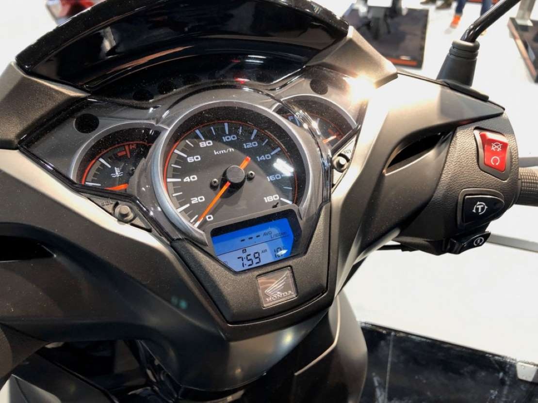 Những mẫu tay ga bản giới hạn giá trăm triệu tại Việt Nam ảnh 16 Nhung mau tay ga ban gioi han gia tram trieu tai Viet Nam anh 16