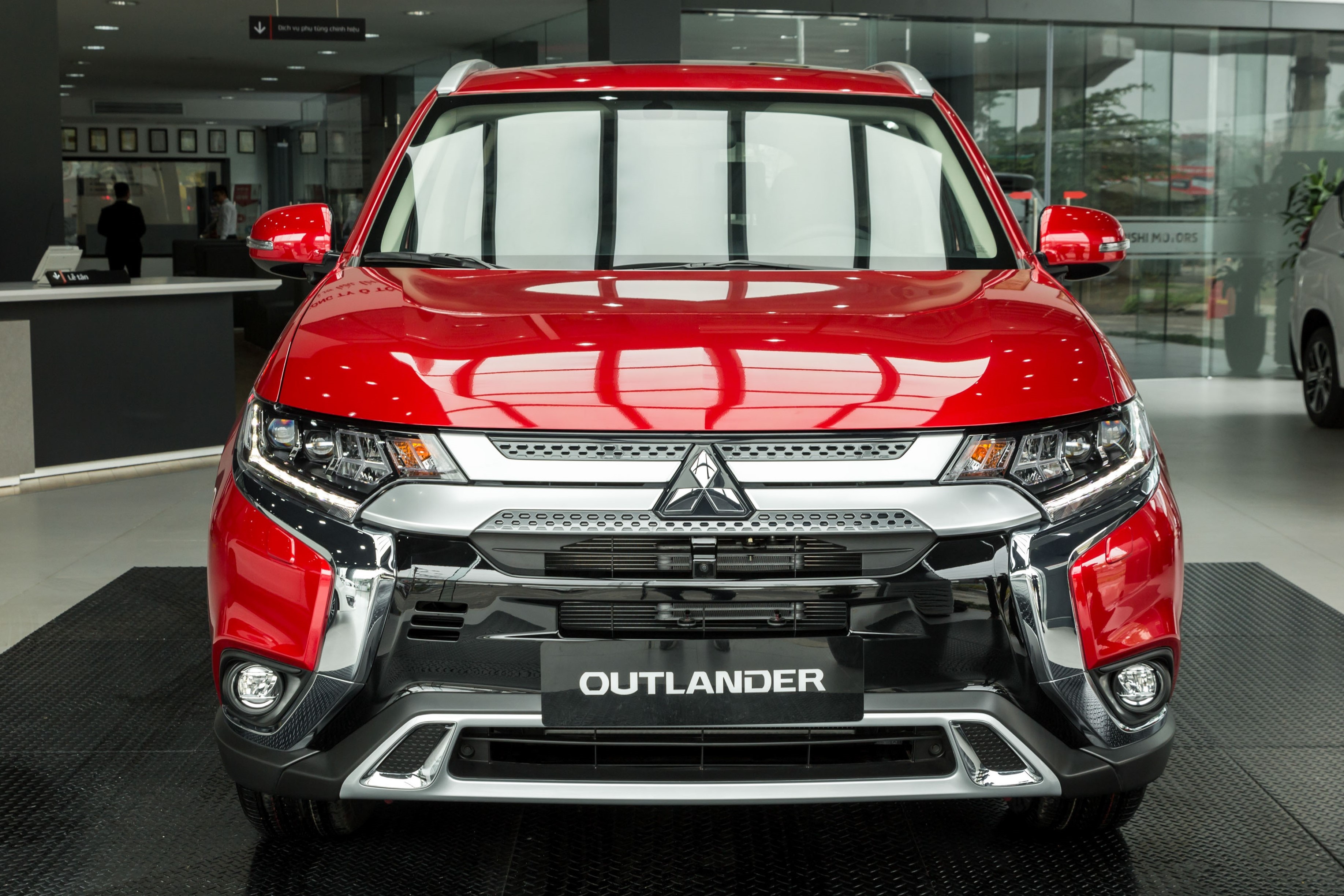 Mitsubishi Outlander ban cao nhat ra mat VN, gia tren 1 ty dong hinh anh