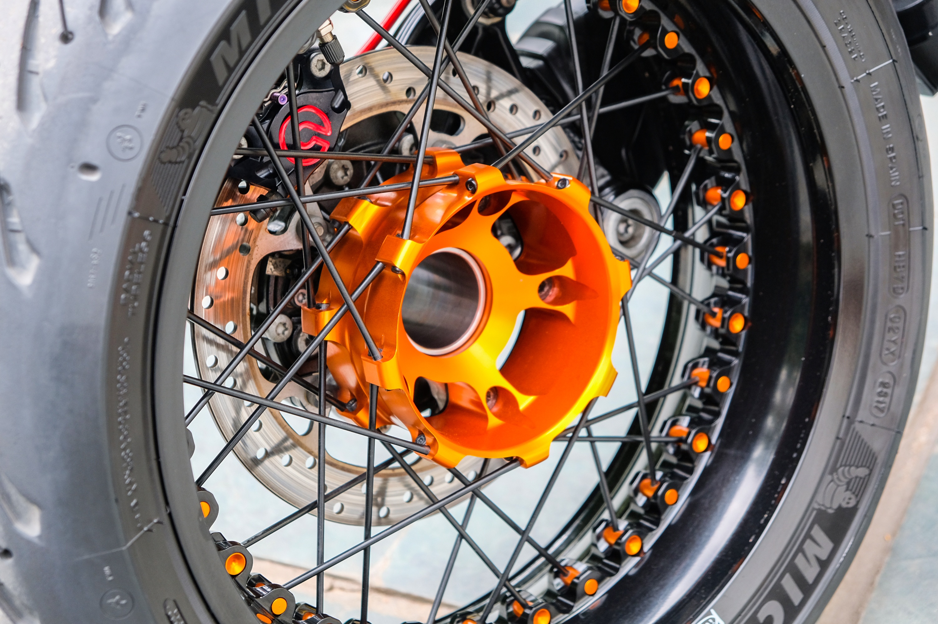 vua dia hinh BMW R 1200 GS thanh supermoto anh 13