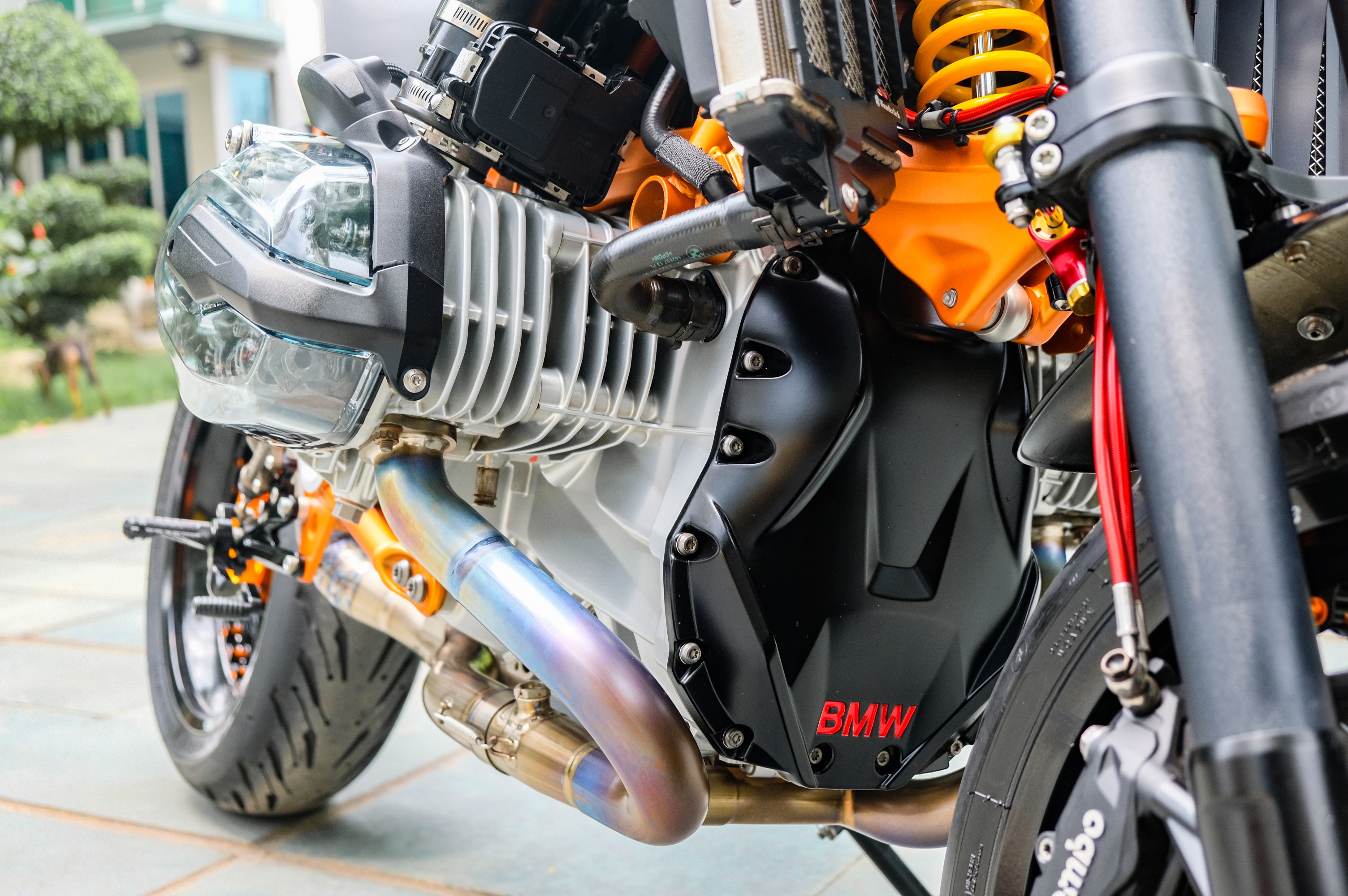 vua dia hinh BMW R 1200 GS thanh supermoto anh 9