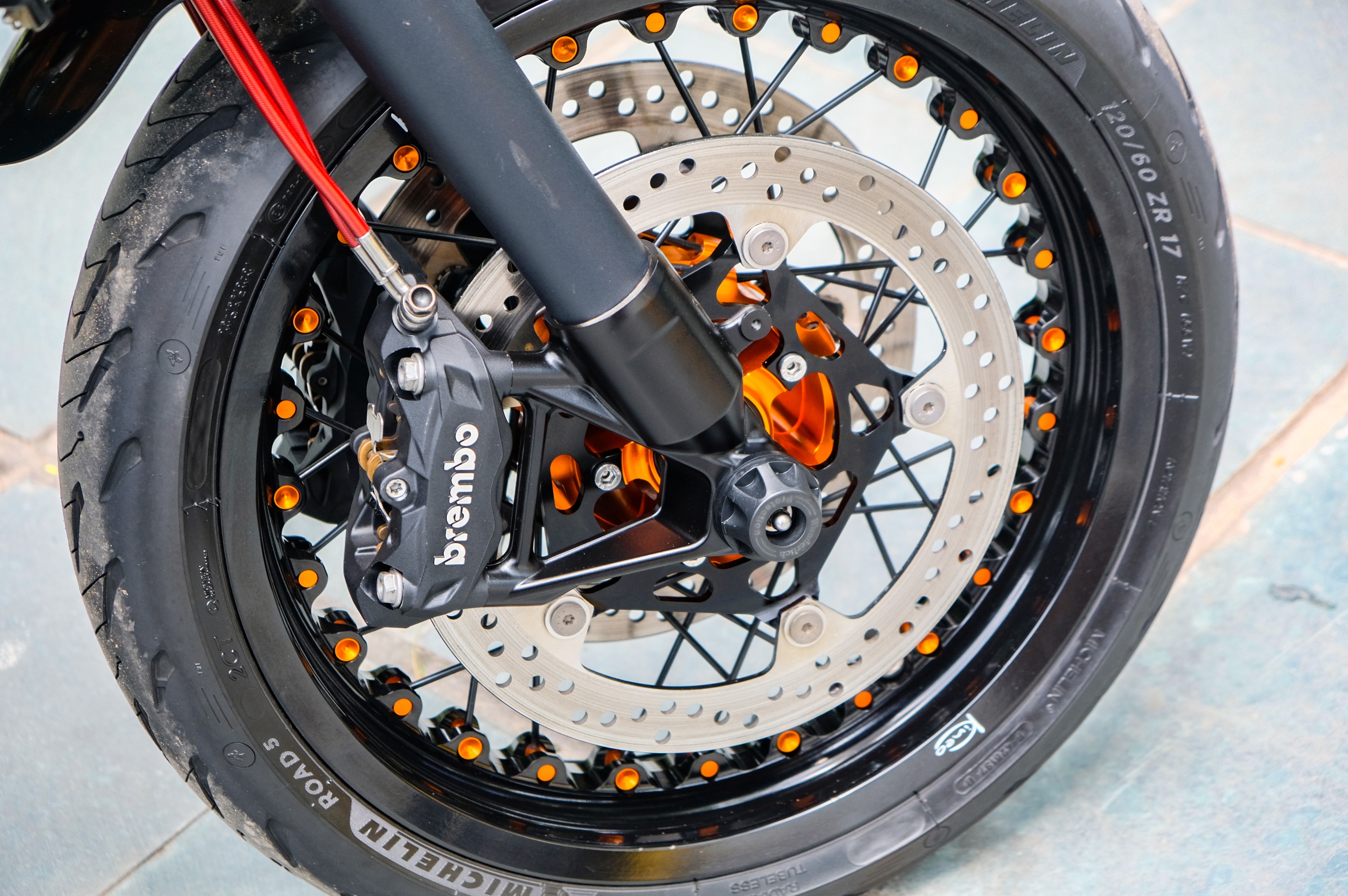 vua dia hinh BMW R 1200 GS thanh supermoto anh 8