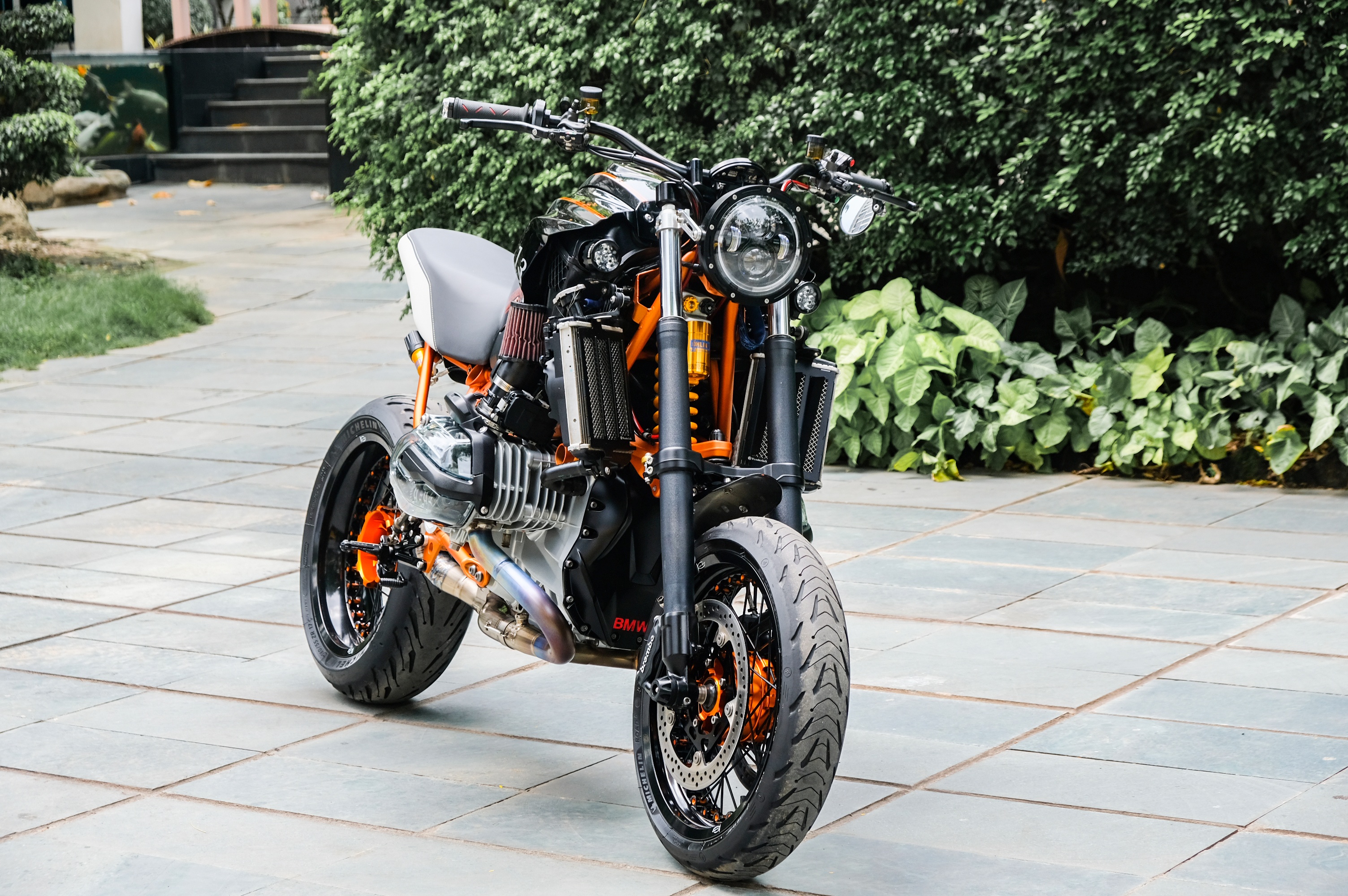 vua dia hinh BMW R 1200 GS thanh supermoto anh 1