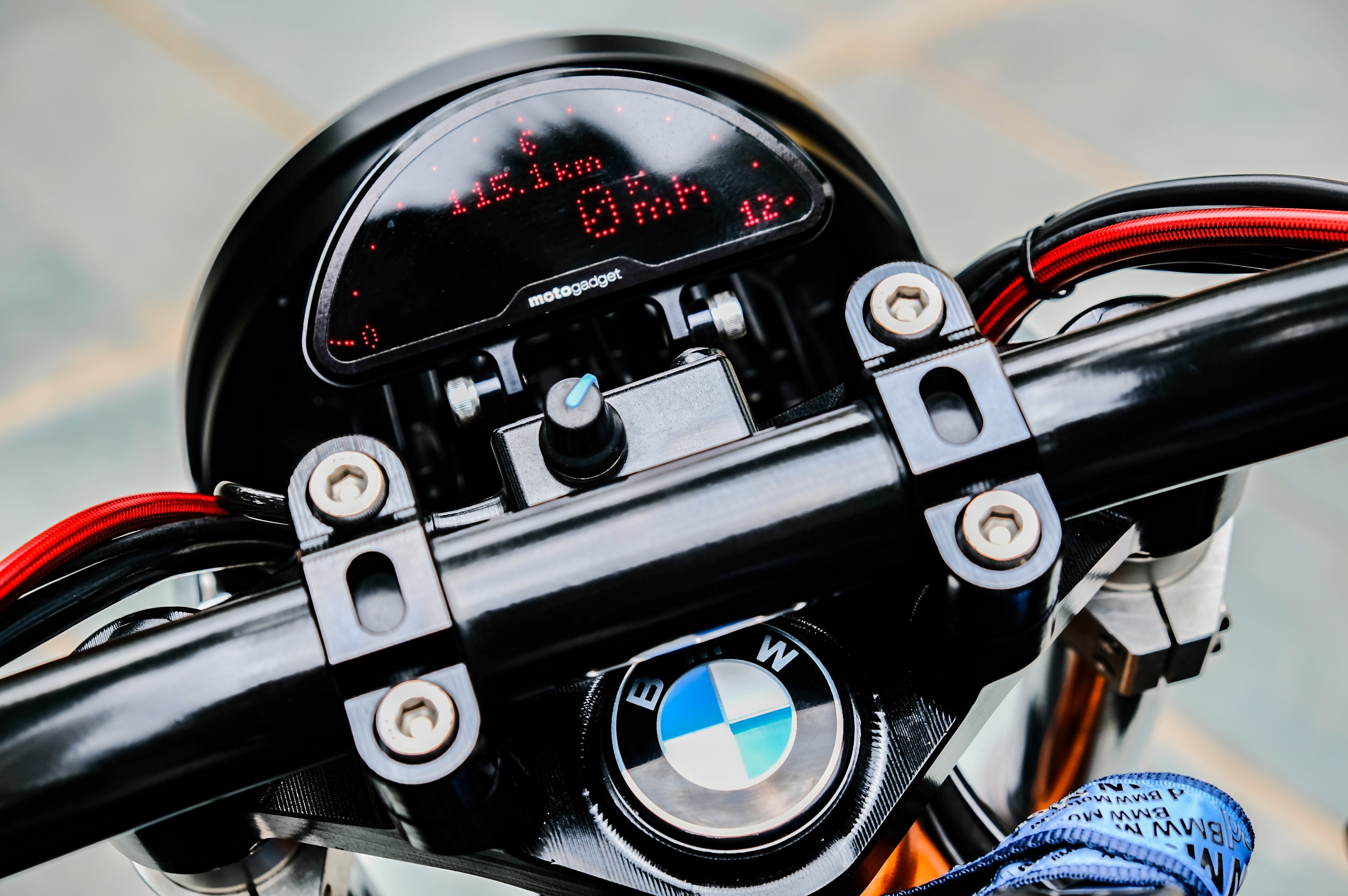 vua dia hinh BMW R 1200 GS thanh supermoto anh 11