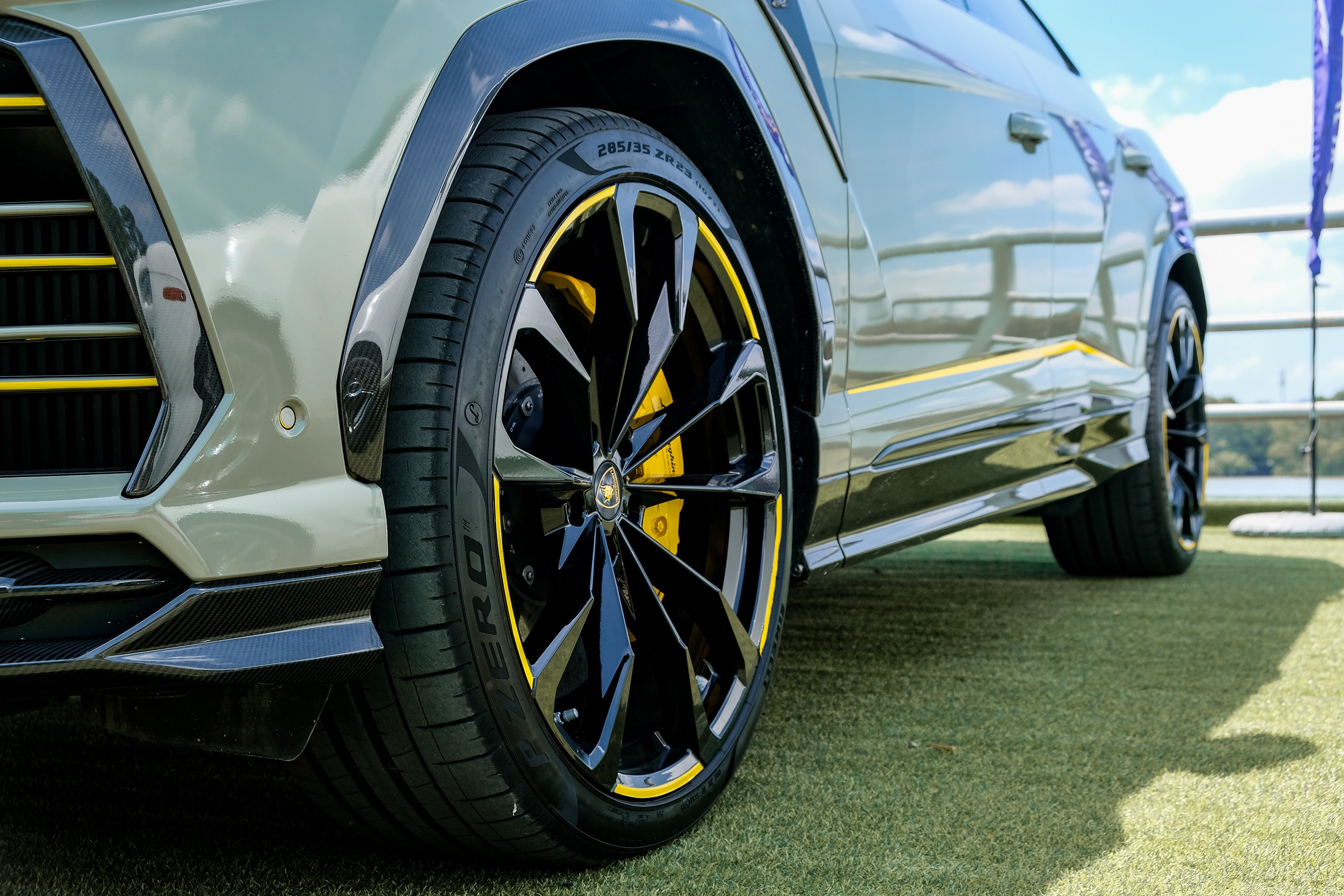 Lamborghini Urus với gói độ TopCar tại Việt Nam ảnh 7 Lamborghini Urus voi goi do TopCar tai Viet Nam anh 7