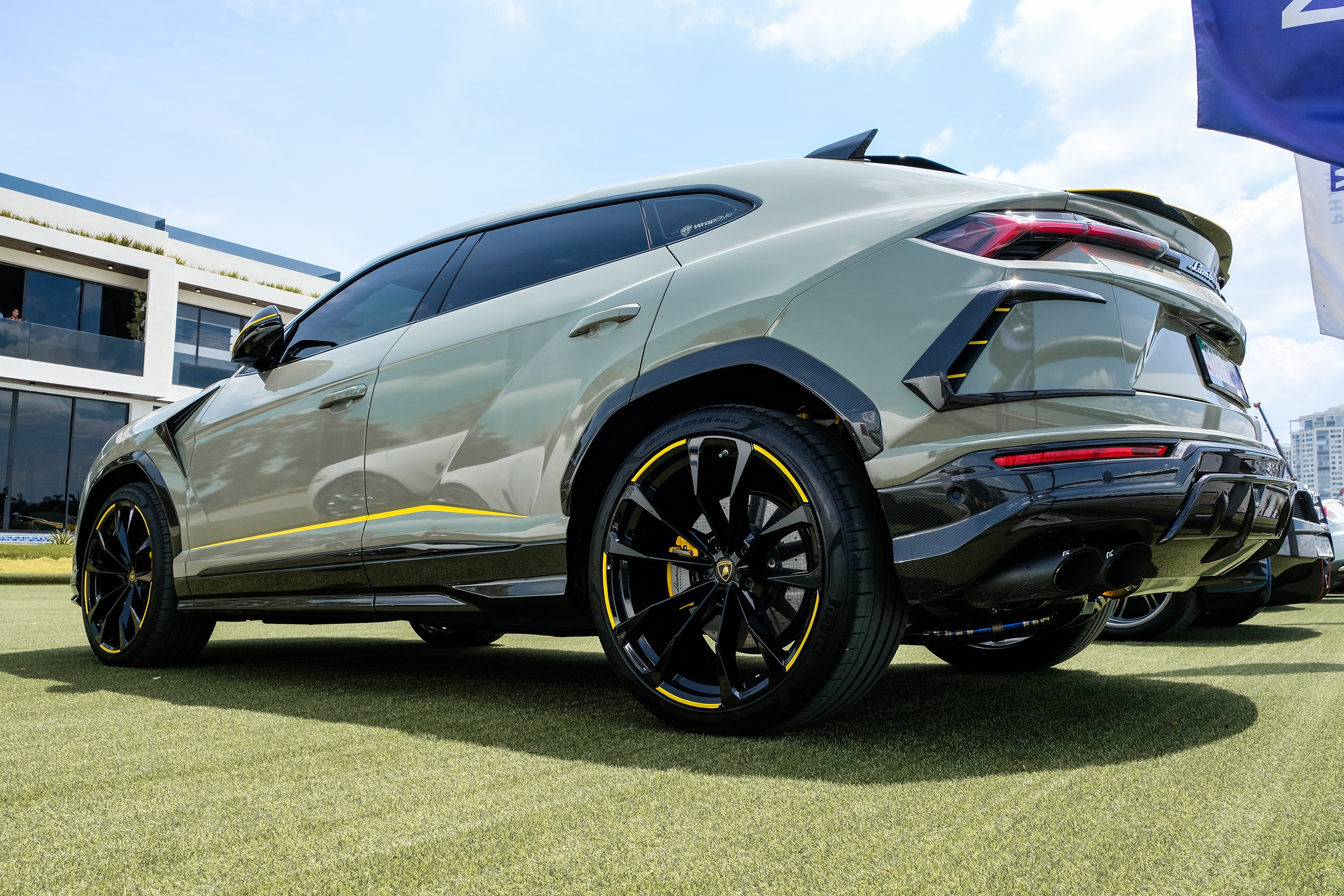 Lamborghini Urus với gói độ TopCar tại Việt Nam ảnh 2 Lamborghini Urus voi goi do TopCar tai Viet Nam anh 2