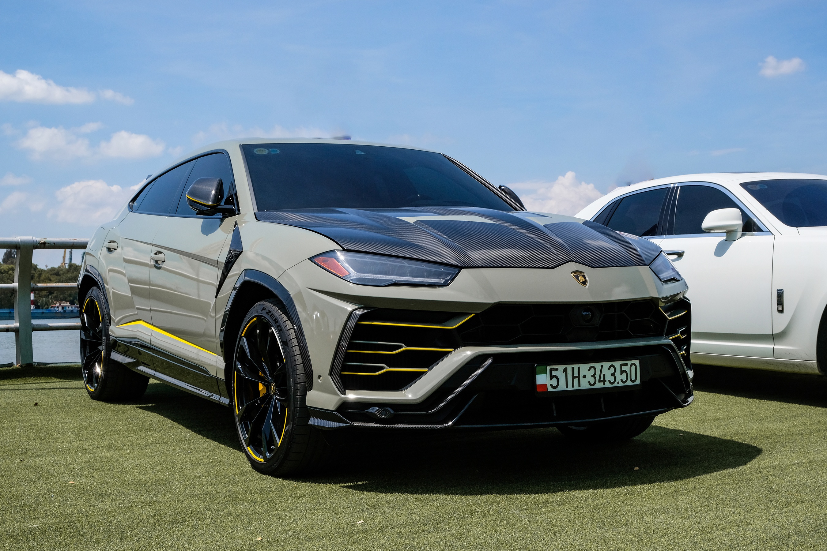 Chi tiet sieu SUV Lamborghini Urus voi goi do 1 ty dong tai TP.HCM hinh anh
