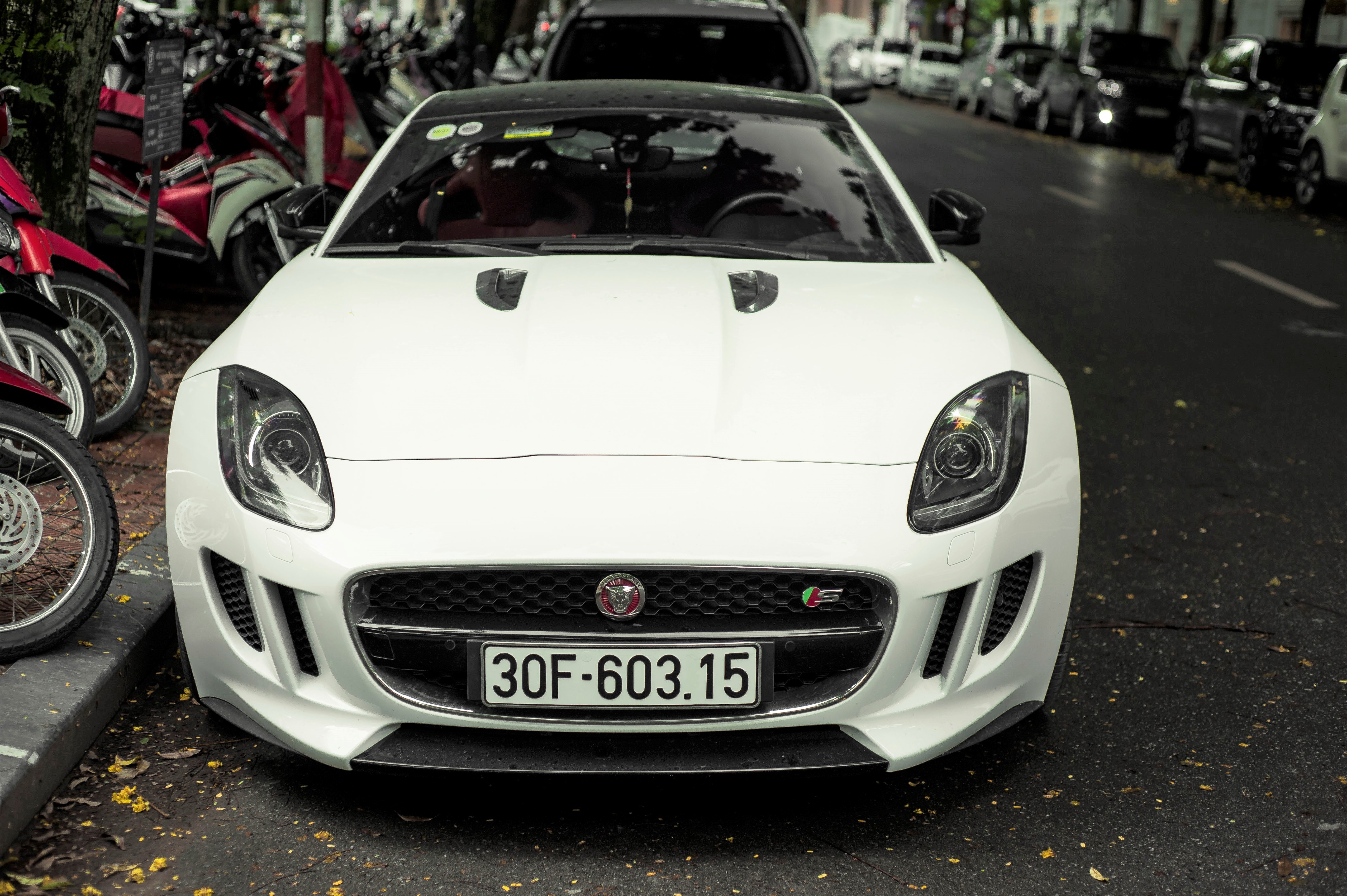 A hau Huyen My lai Jaguar F-Type S anh 3