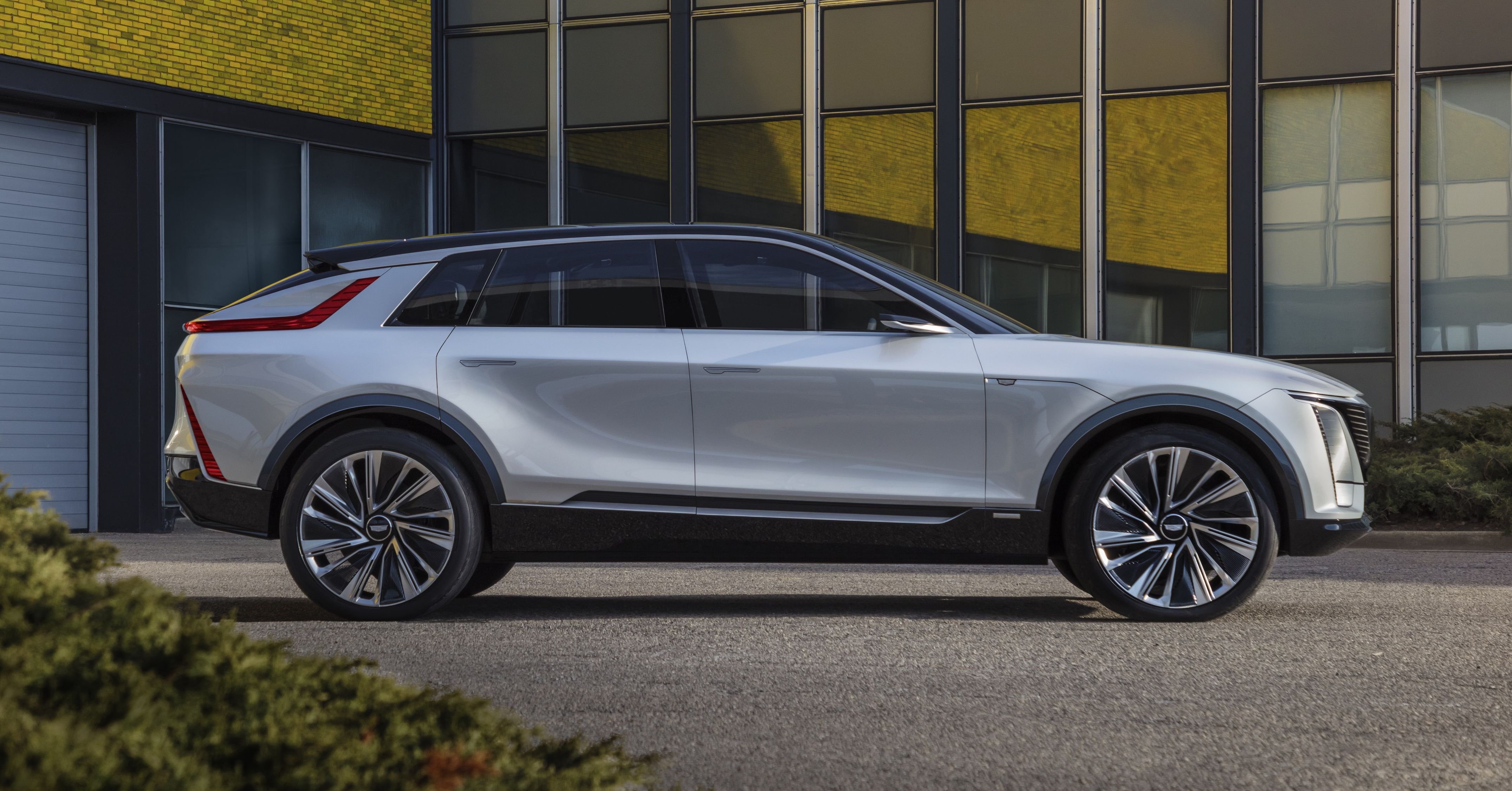 Cadillac ra mat SUV dien anh 3