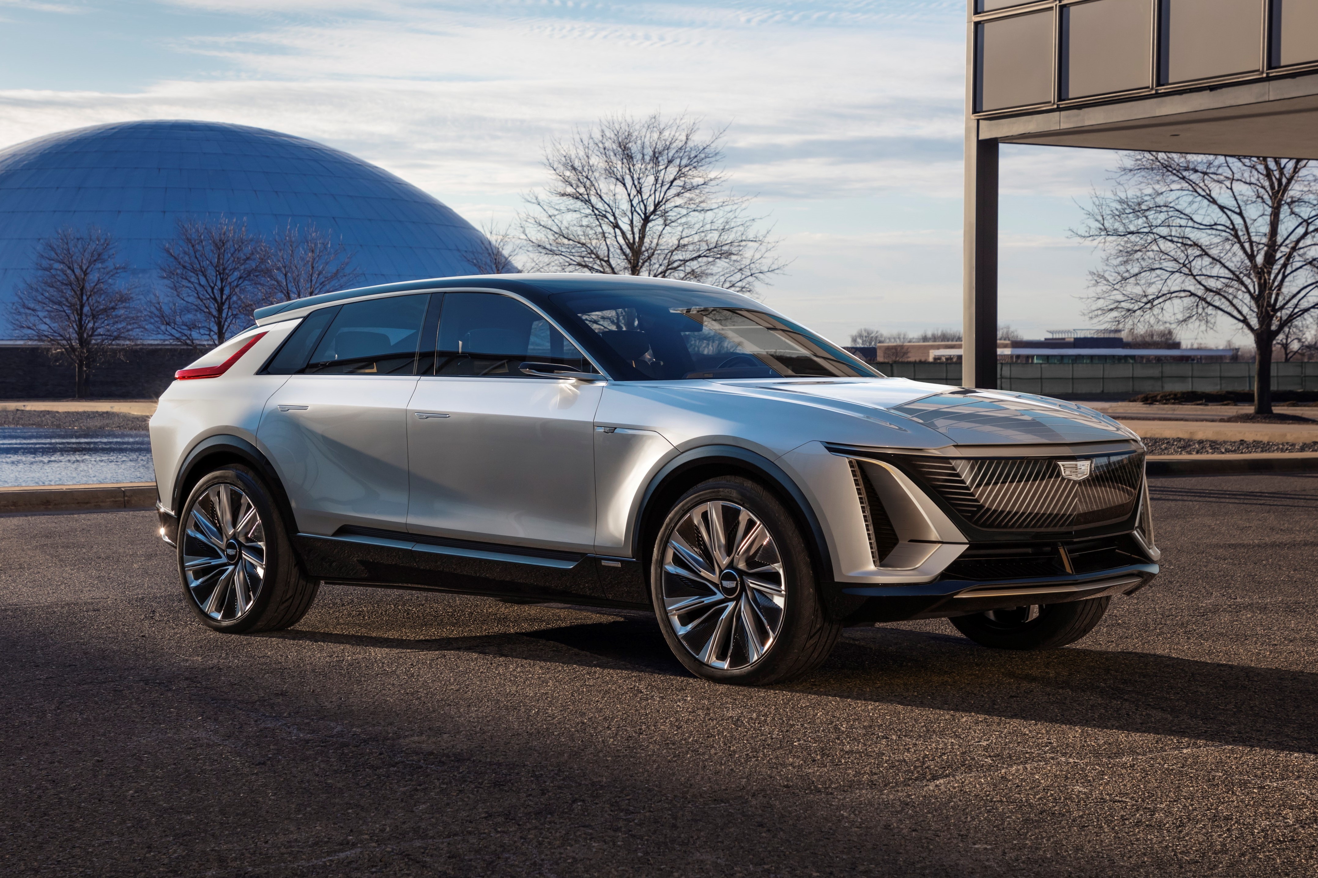 Cadillac ra mat SUV dien anh 1