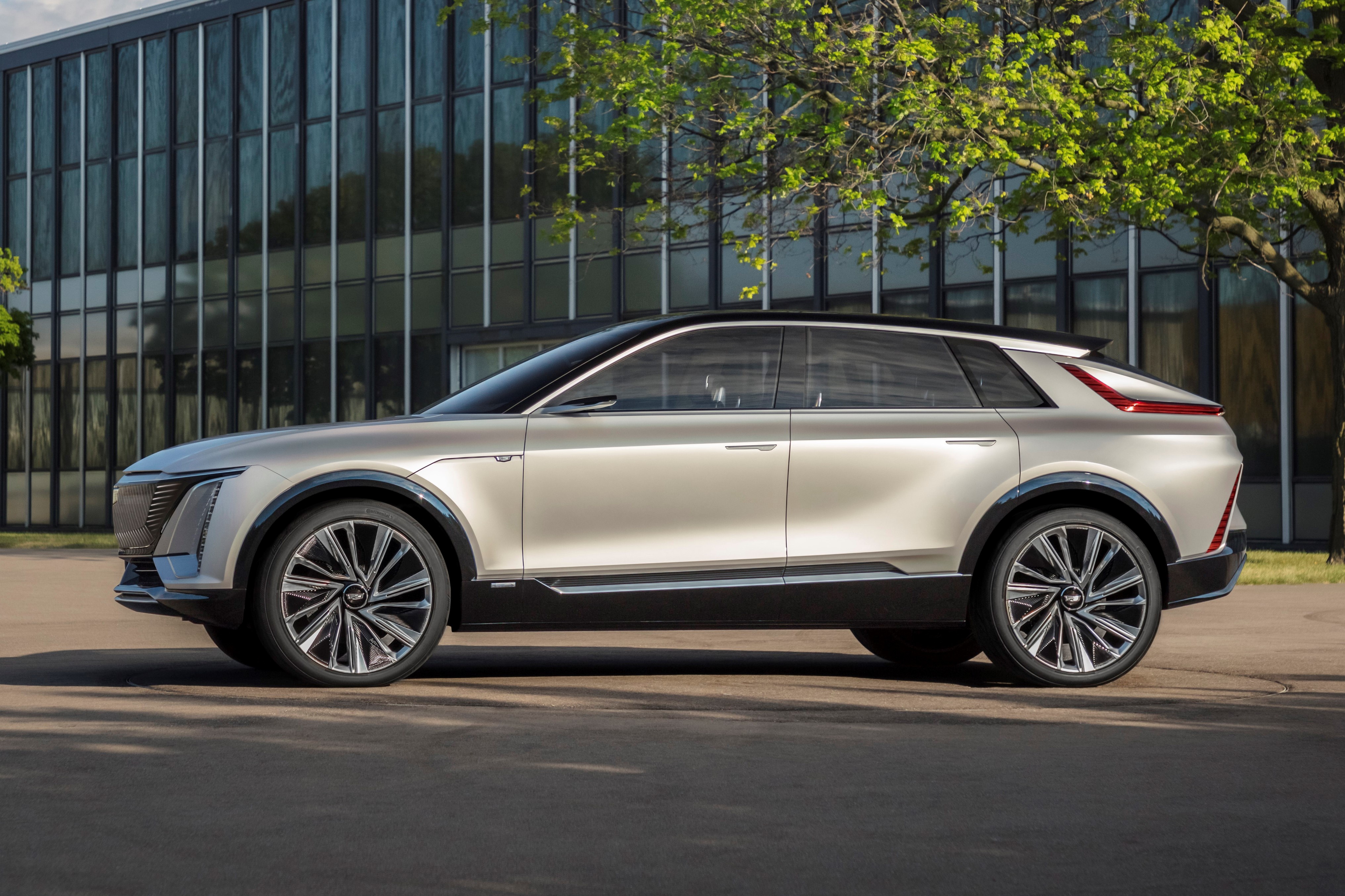 Cadillac ra mat SUV dien anh 2