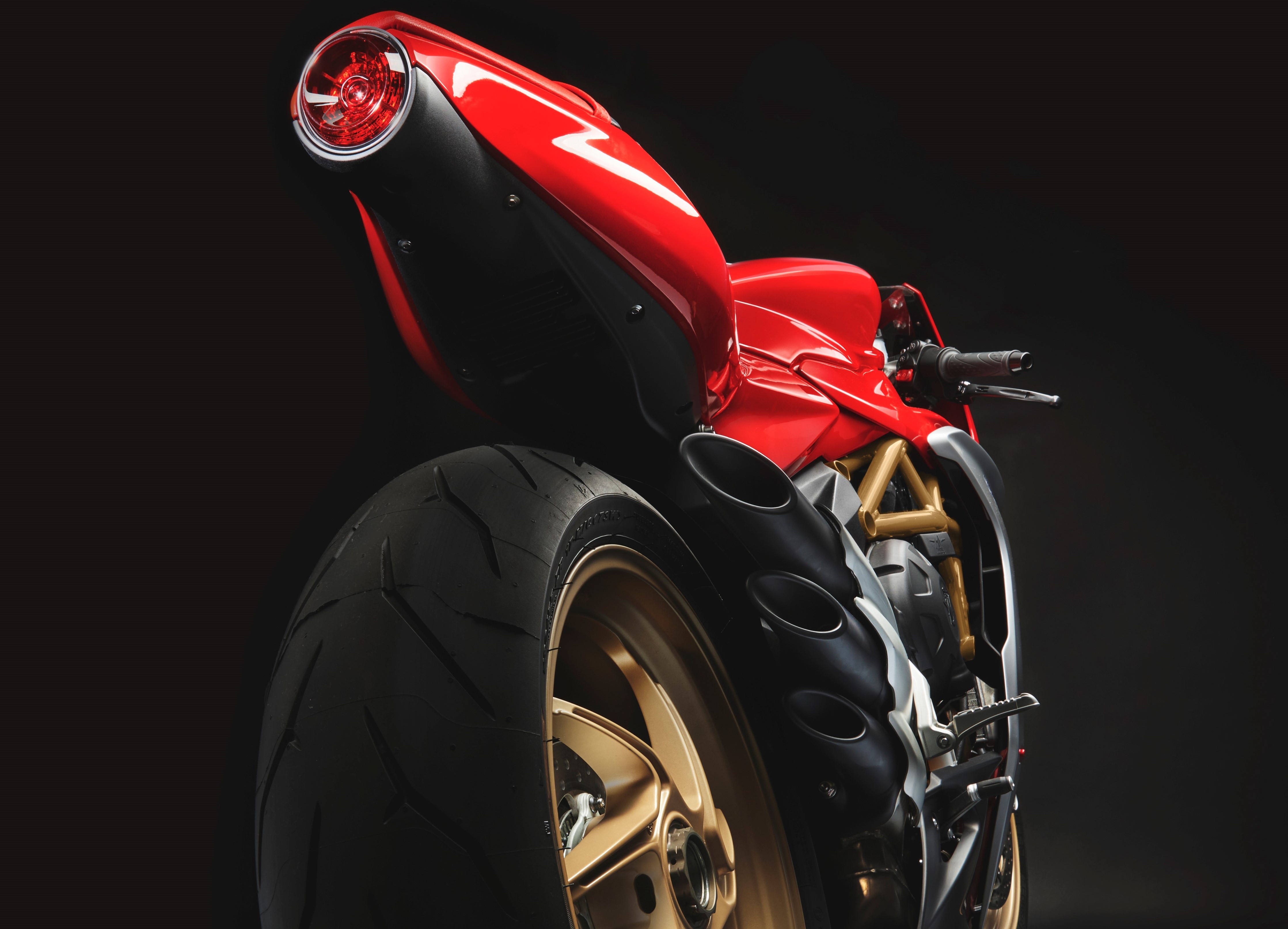 MV Agusta Superveloce 800 ra mắt châu Âu ảnh 4 MV Agusta Superveloce 800 ra mat chau Au anh 4