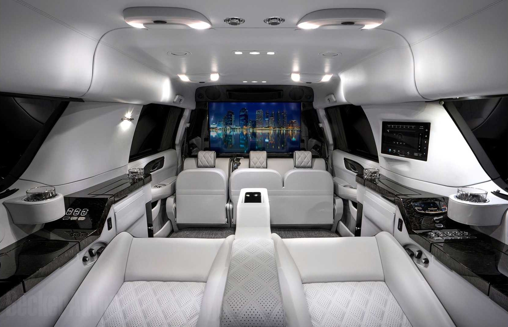 Ngoi sao phim 'Rambo' rao ban Cadillac Escalade ESV anh 3