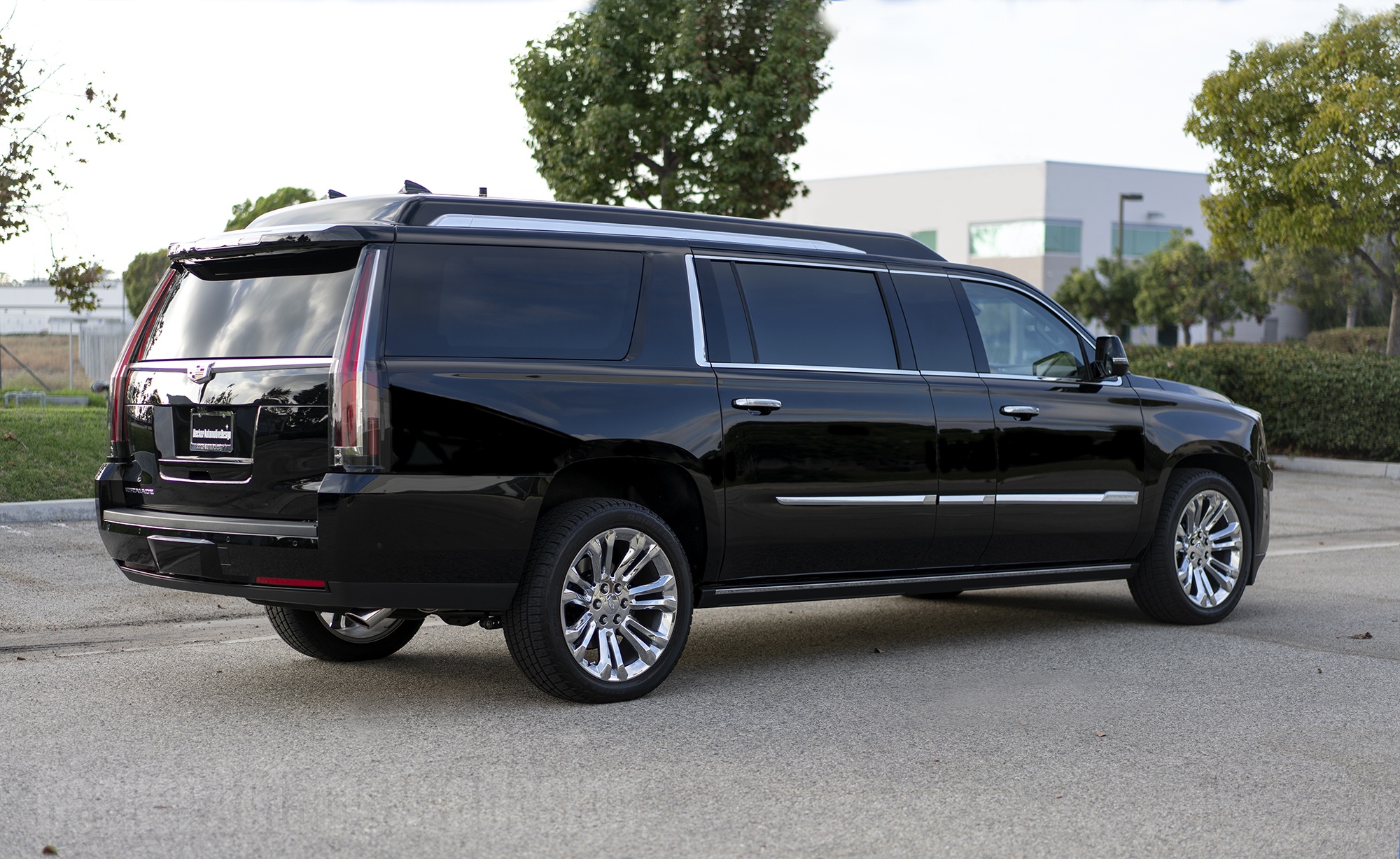 Ngoi sao phim 'Rambo' rao ban Cadillac Escalade ESV anh 7