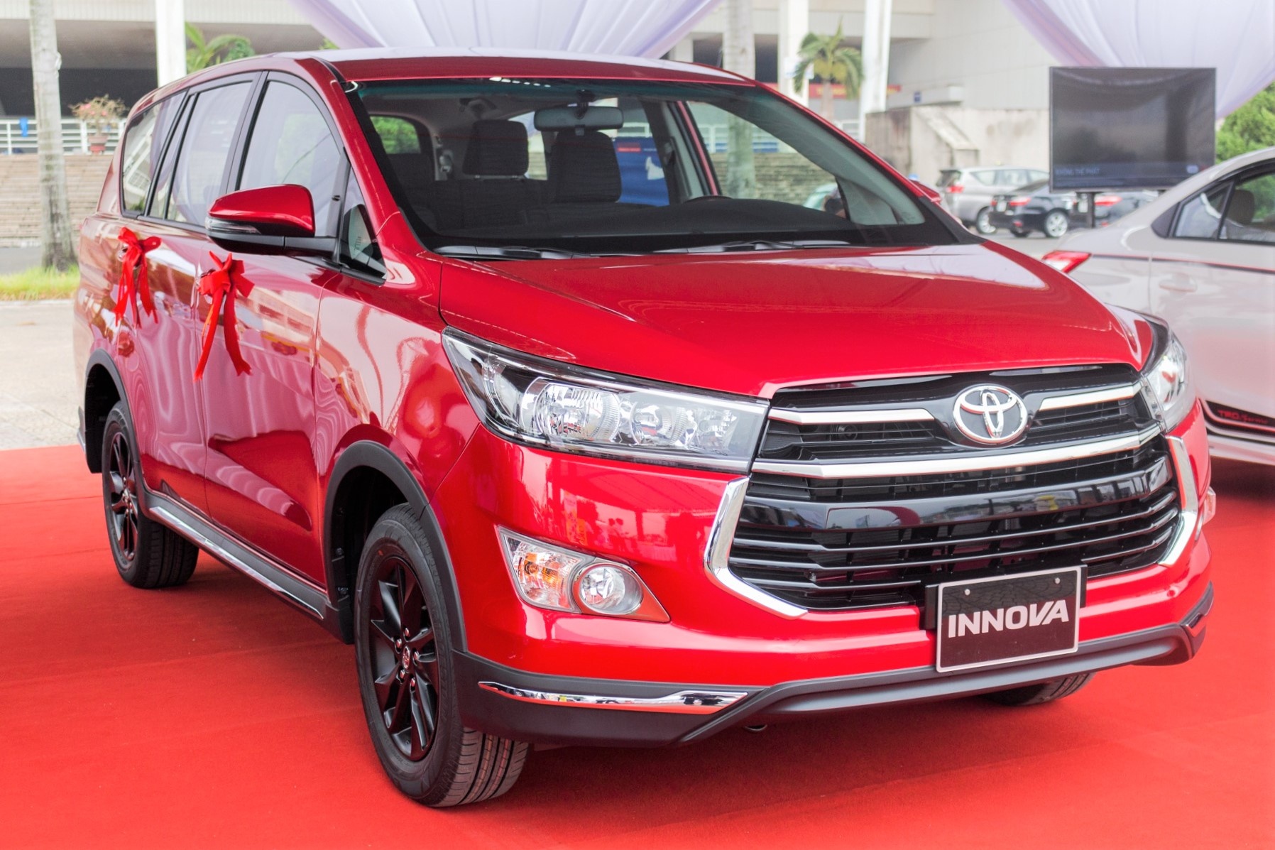 Chon oto 7 cho nao cho gia dinh? hinh anh