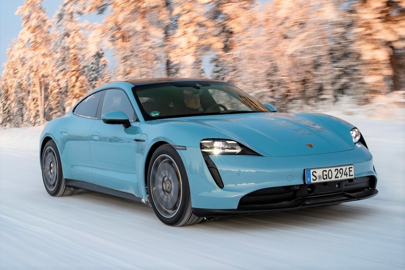 Porsche Taycan 2021 tang toc nhanh hon, bo sung cong nghe hinh anh