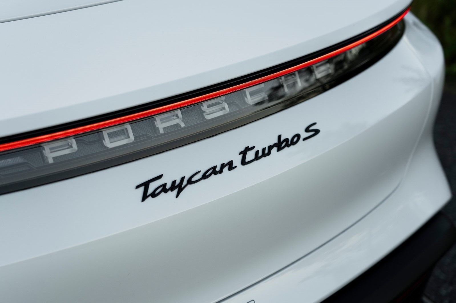 Porsche Taycan 2021 bo sung nhieu cong nghe anh 9