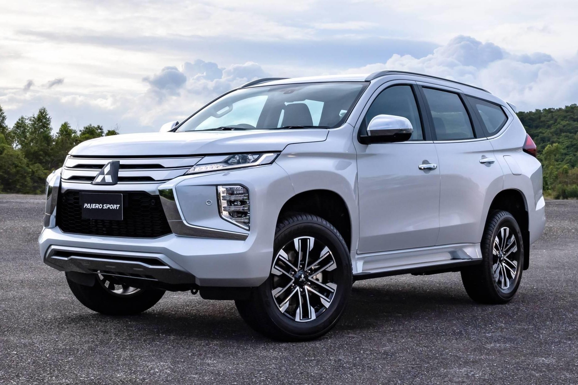 Mitsubishi Pajero Sport GT-PLUS ra mắt Thái Lan ảnh 1 Mitsubishi Pajero Sport GT-PLUS ra mat Thai Lan anh 1