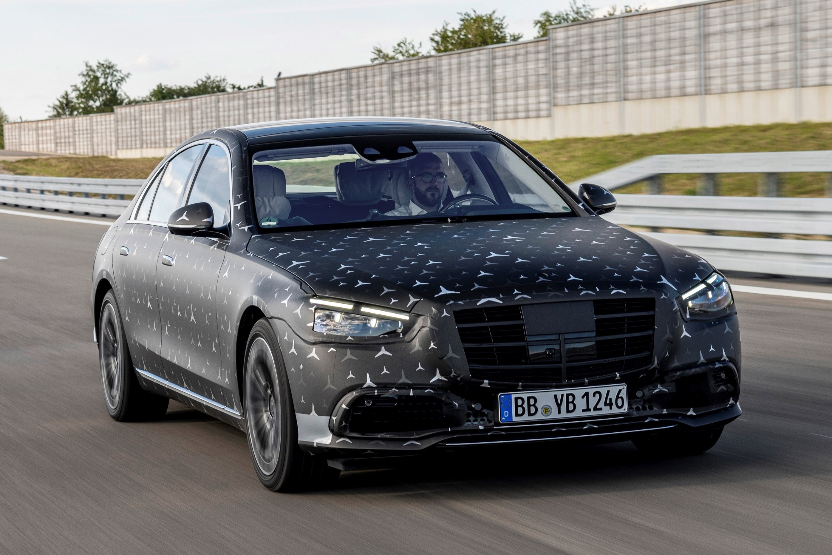 Mercedes-Benz S-Class 2021 co phien ban manh 800 ma luc hinh anh