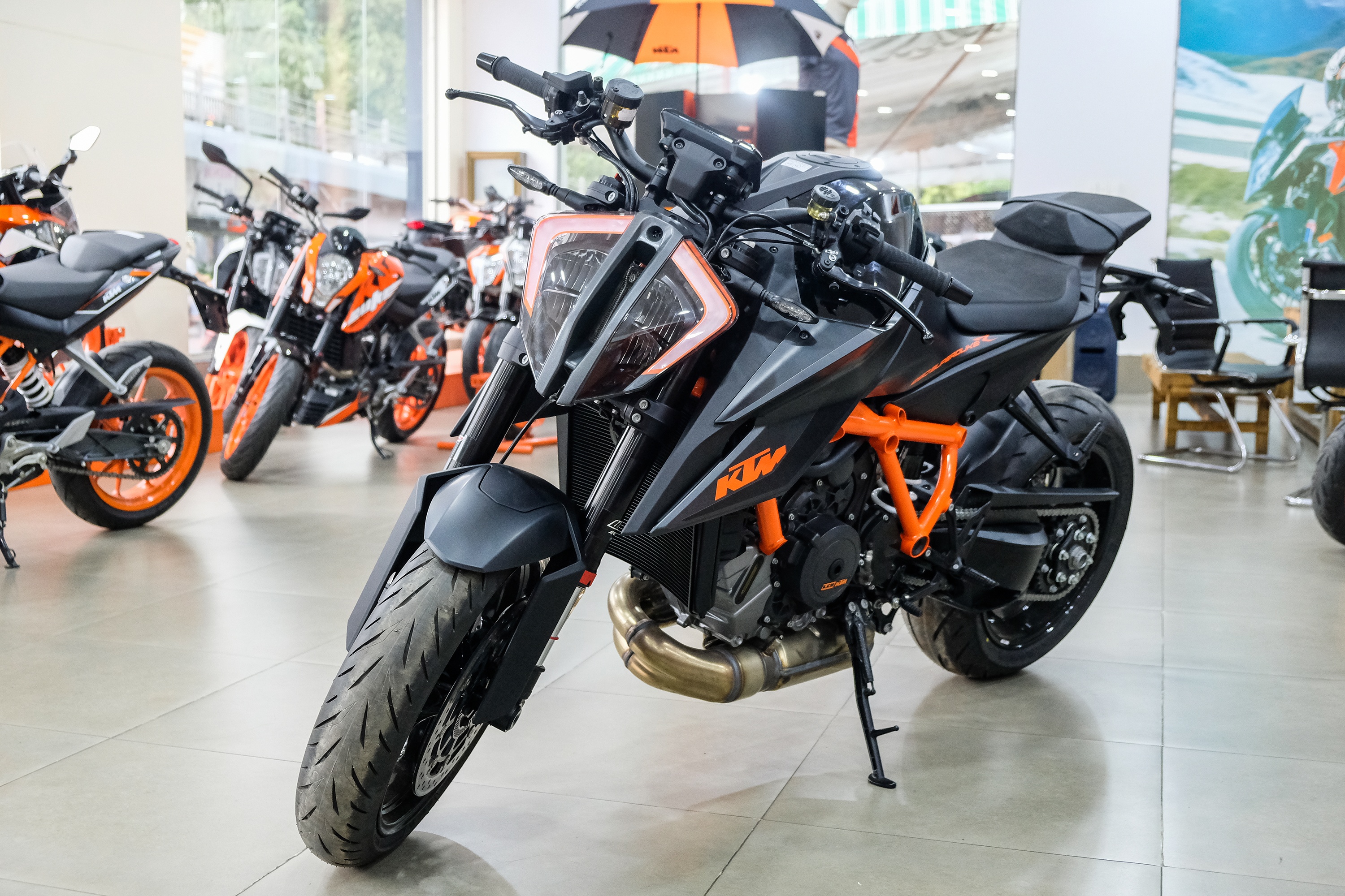 Chi tiet KTM 1290 Super Duke R 2020 gia 750 trieu dong hinh anh