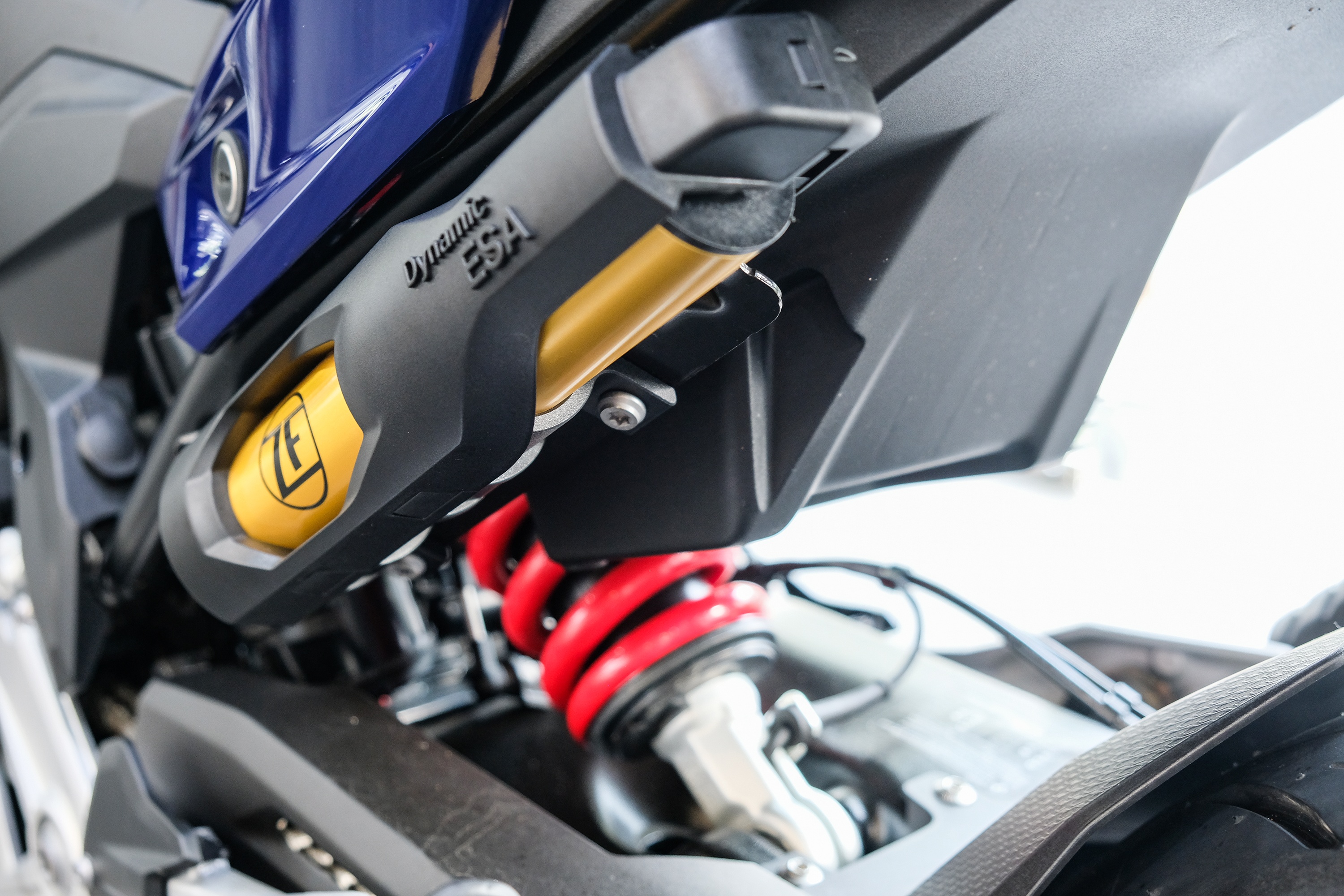 Chi tiet BMW F 900 R tai Viet Nam anh 9