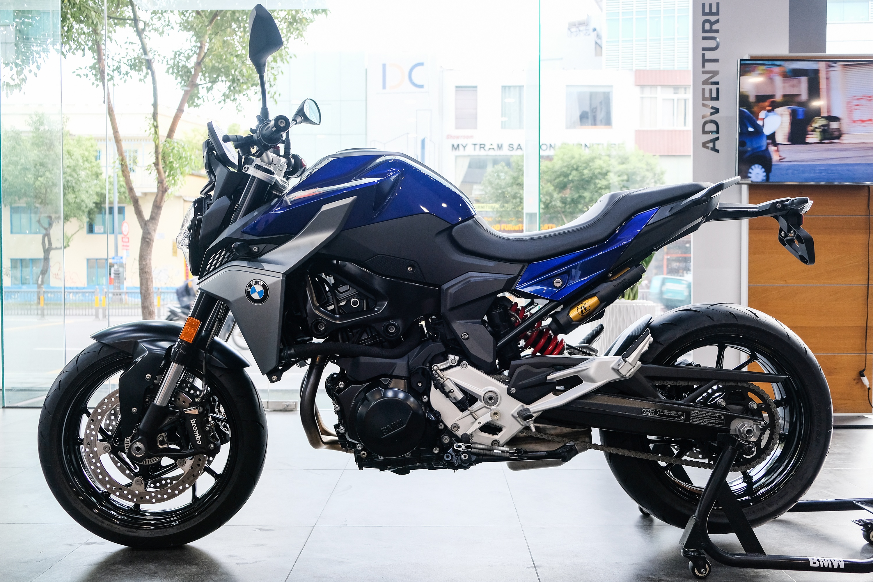 Chi tiet BMW F 900 R tai Viet Nam anh 2