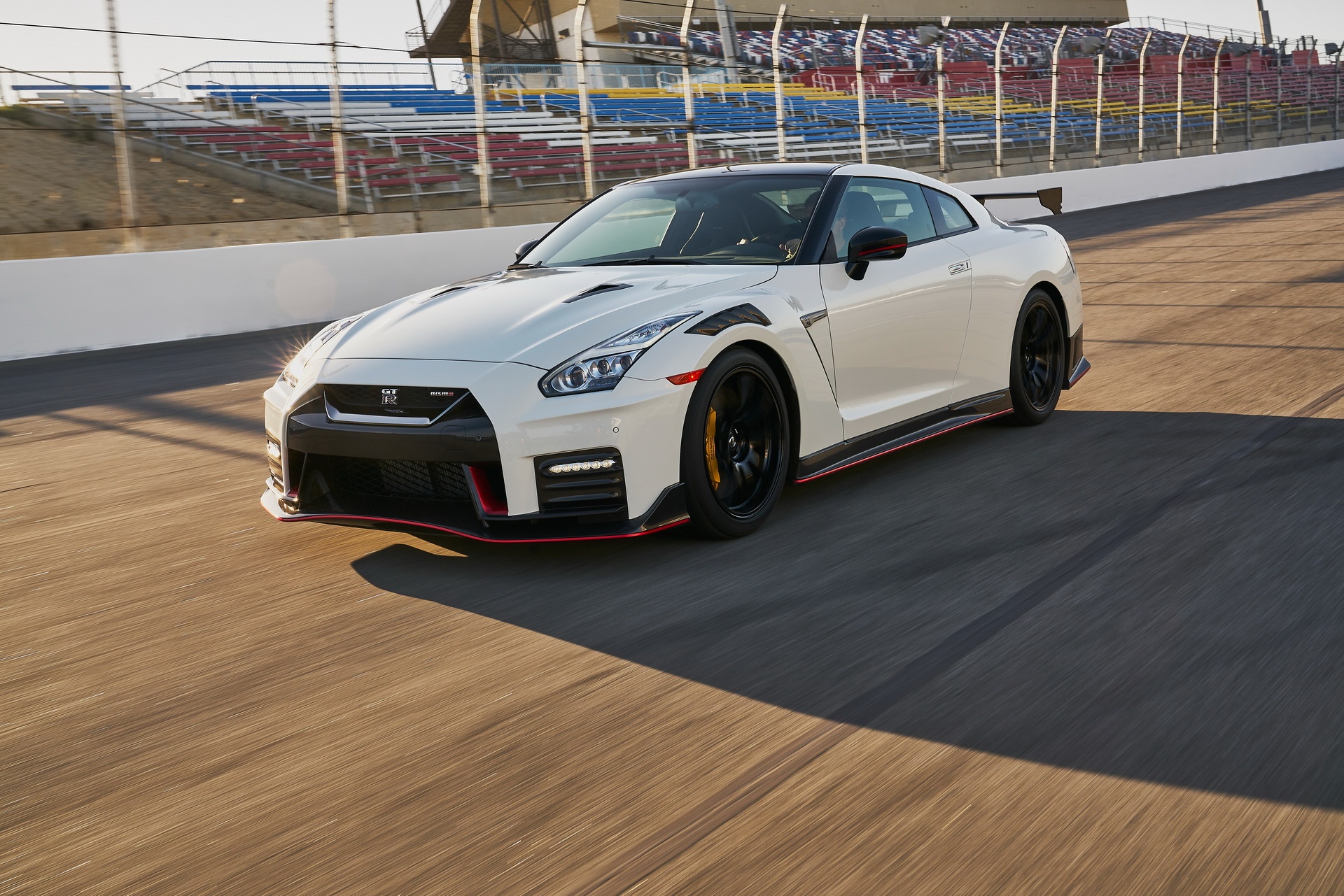 Nissan GT-R 2021 có giá từ 113.500 USD ảnh 1 Nissan GT-R 2021 co gia tu 113.500 USD anh 1