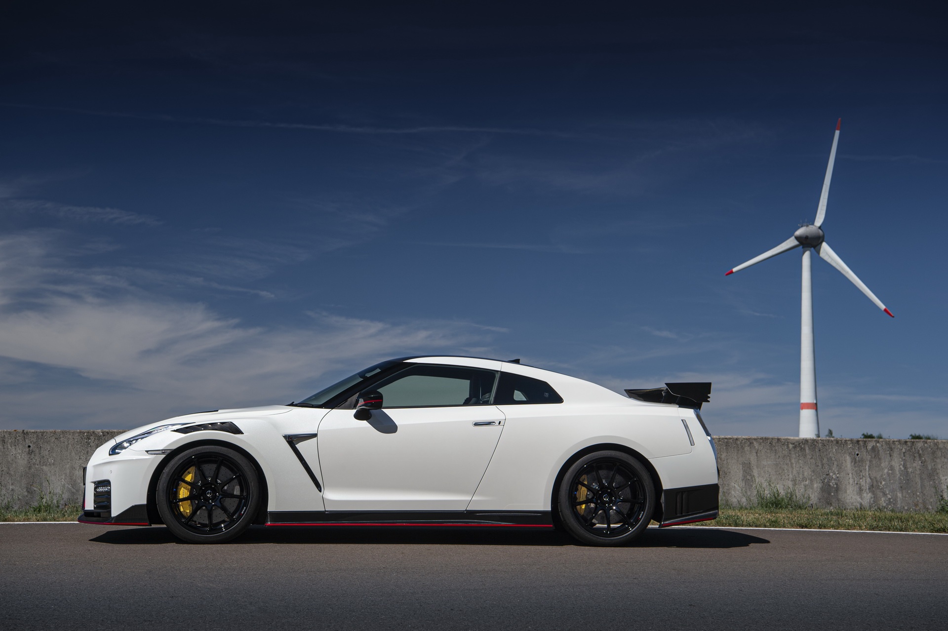 Nissan GT-R 2021 có giá từ 113.500 USD ảnh 2 Nissan GT-R 2021 co gia tu 113.500 USD anh 2