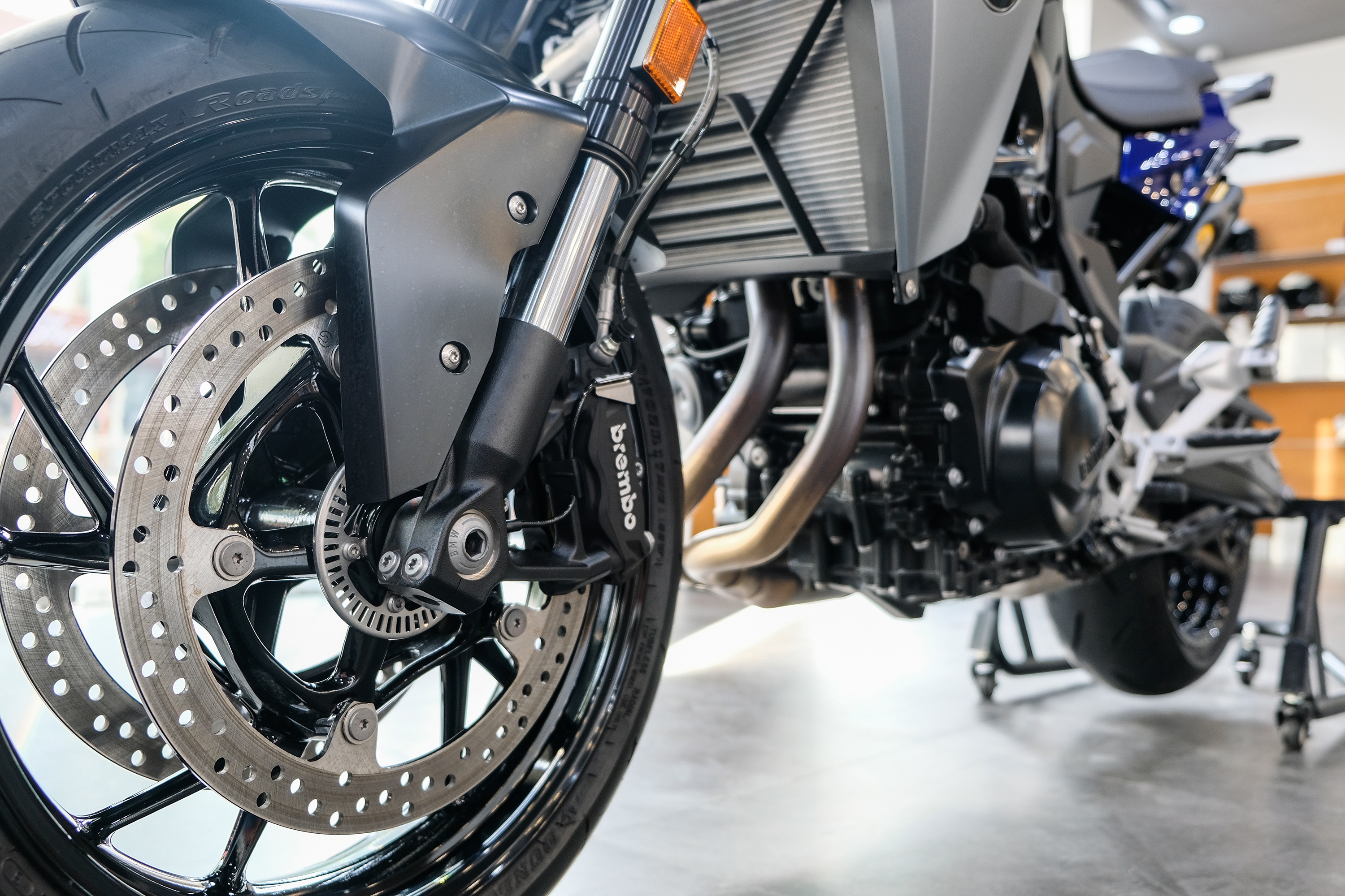 Chi tiet BMW F 900 R tai Viet Nam anh 8