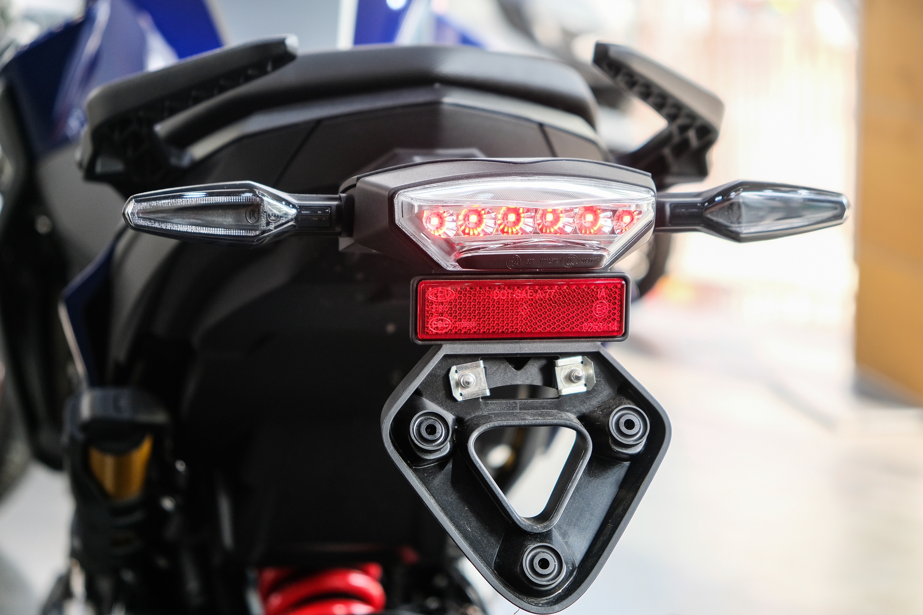 Chi tiet BMW F 900 R tai Viet Nam anh 11