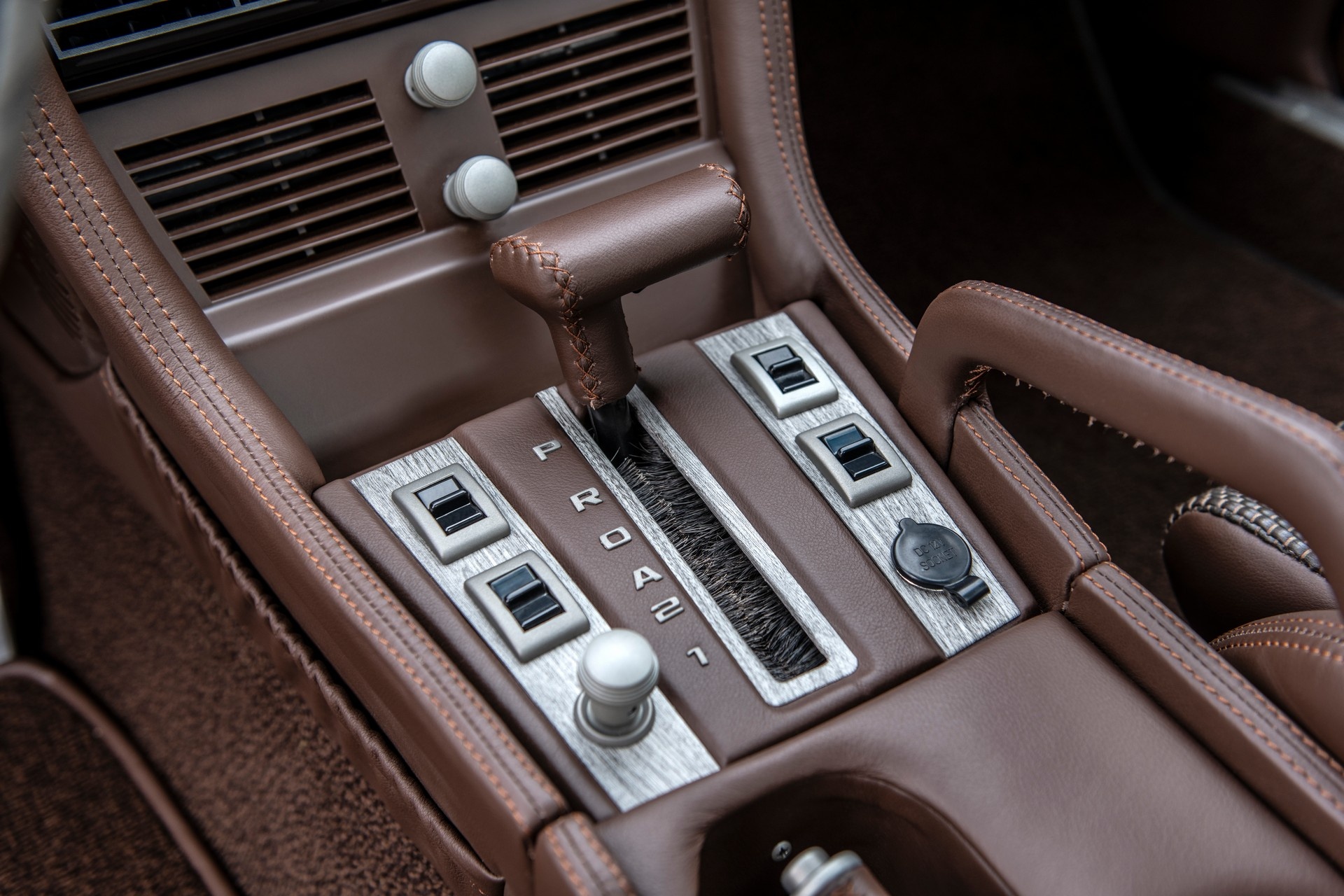 bản độ BMW 3.0 CS đời 1974 của diễn viên Iron Man ảnh 9 ban do BMW 3.0 CS doi 1974 cua dien vien Iron Man anh 9