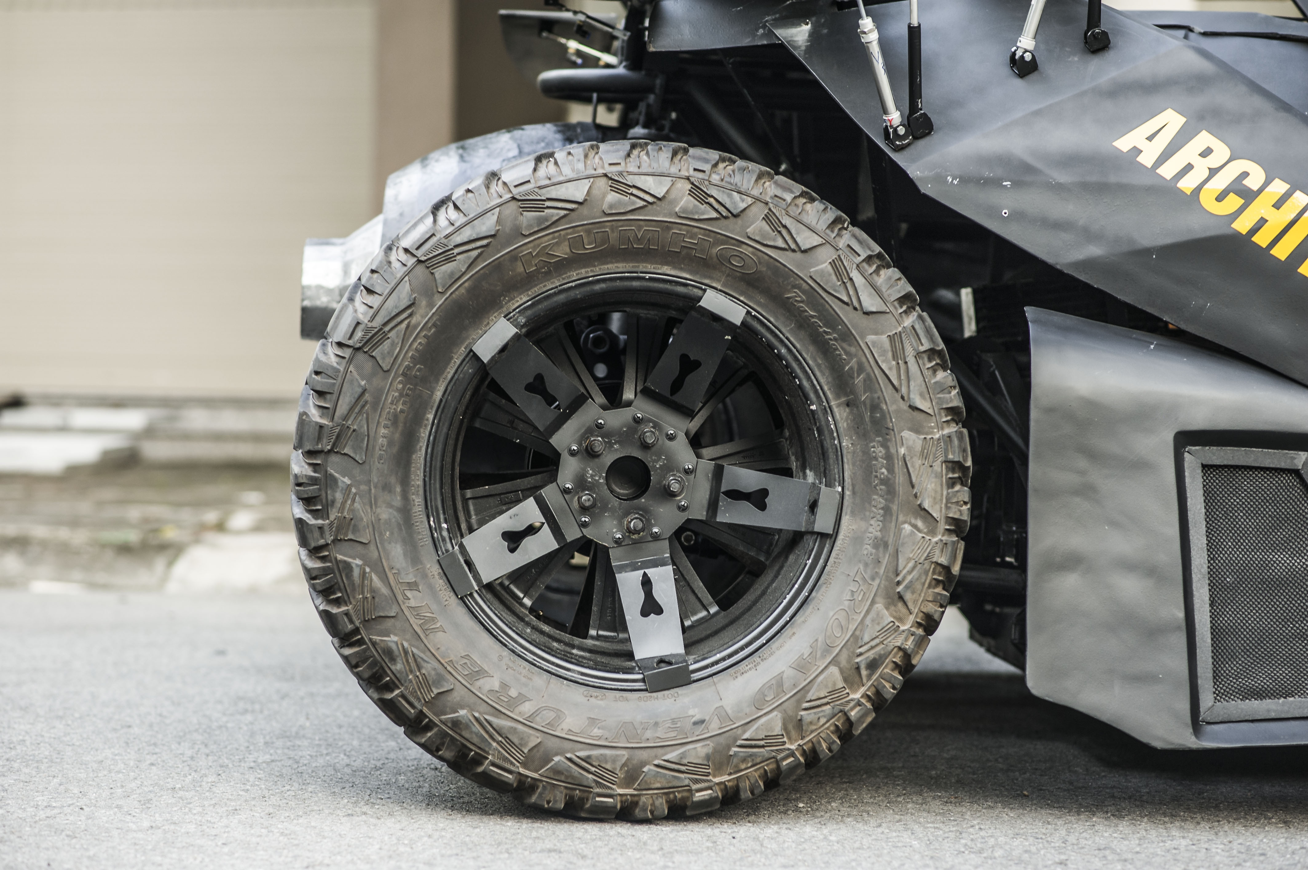 Sinh vien Ha Noi tu che Batmobile anh 4