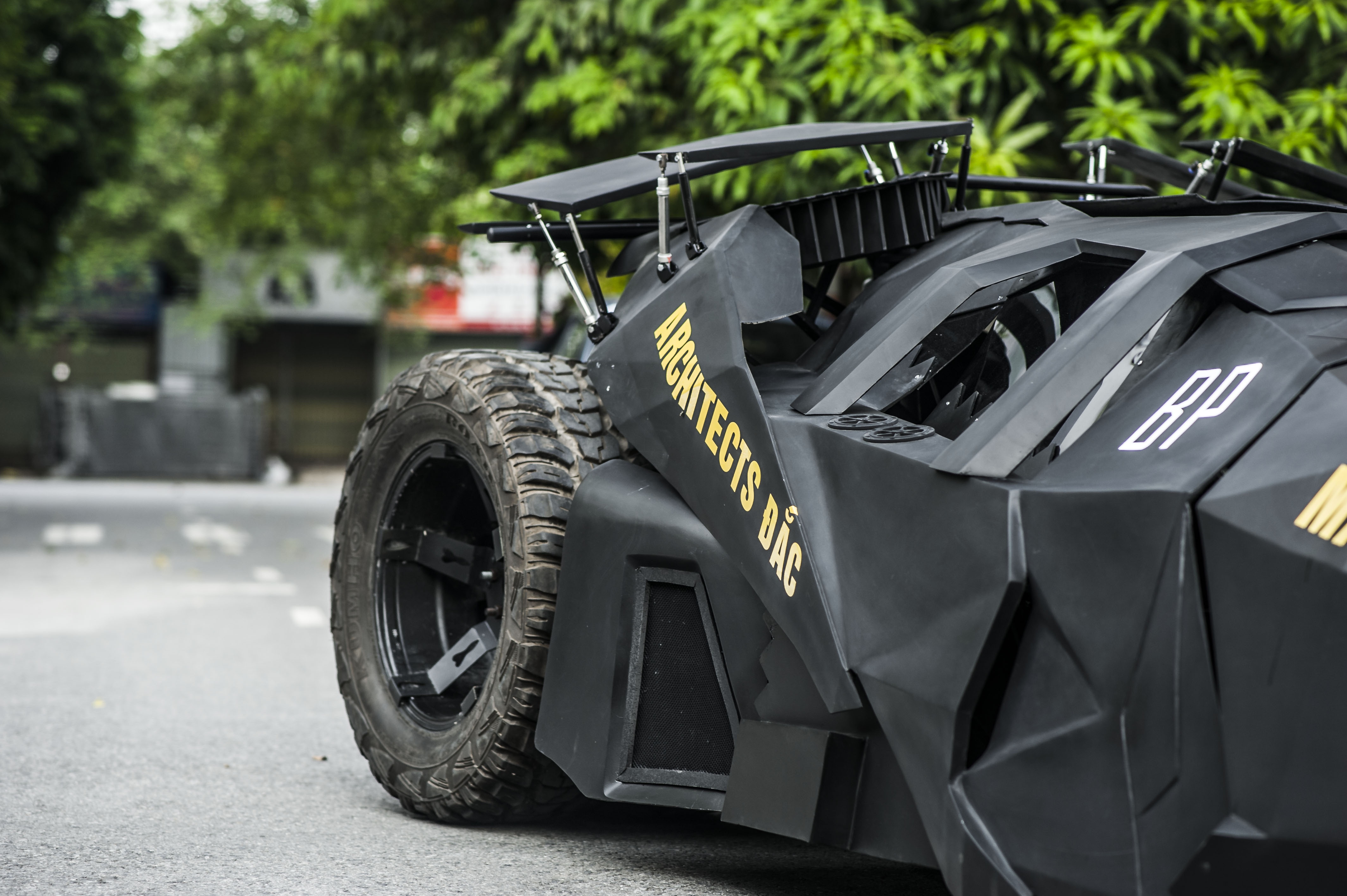 Sinh vien Ha Noi tu che Batmobile anh 10