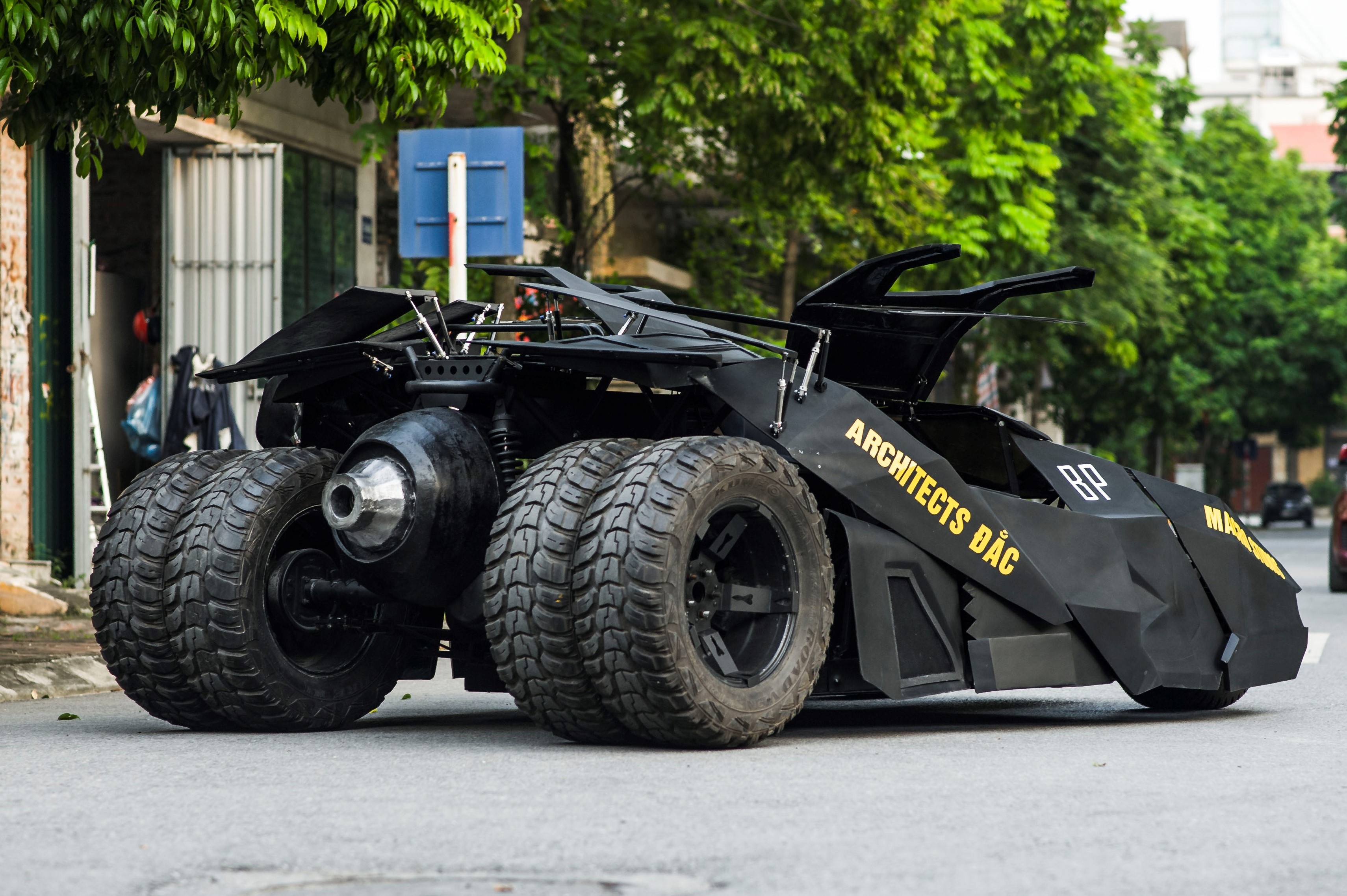 Sinh vien Ha Noi tu che Batmobile anh 2