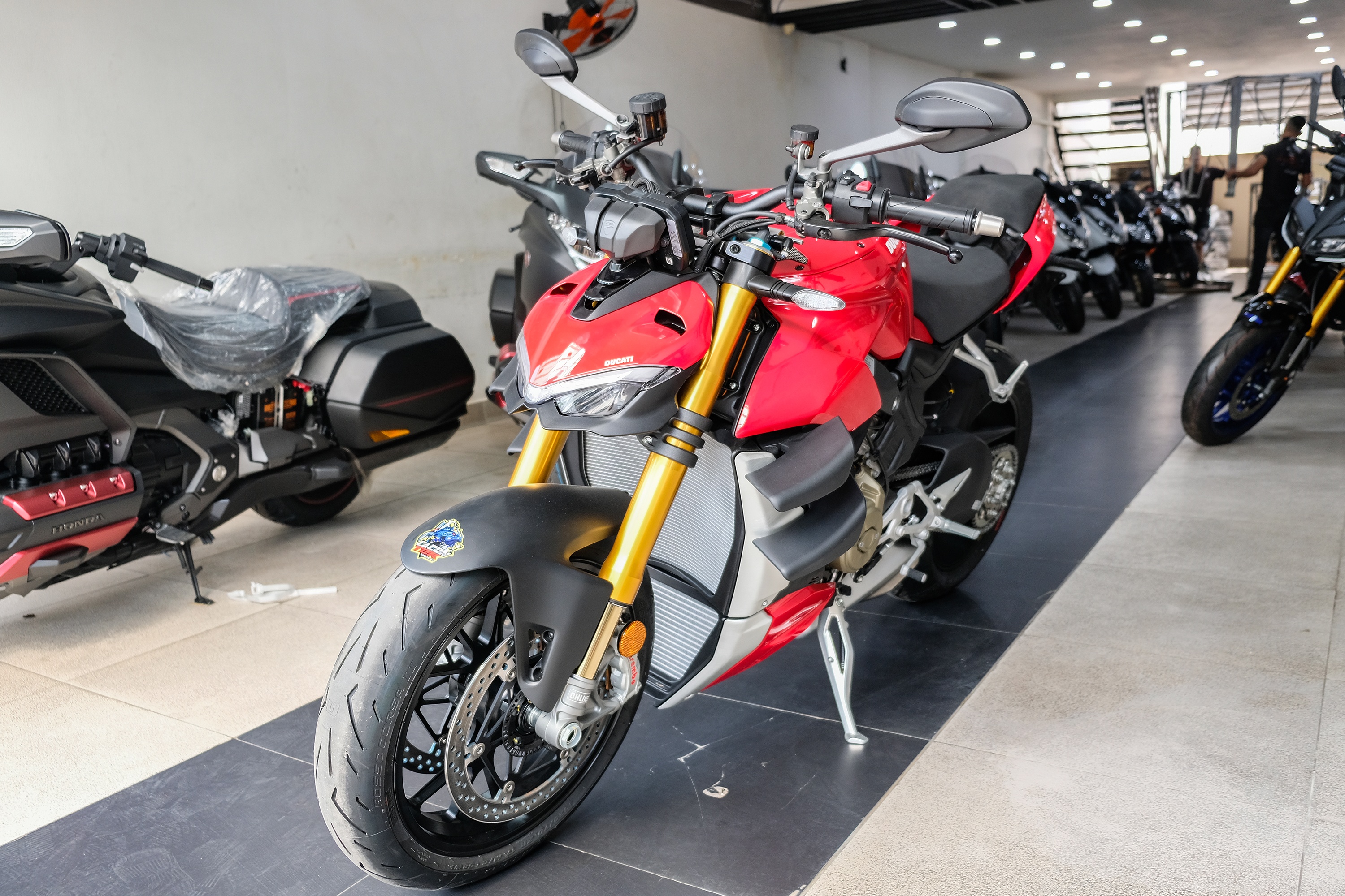 Ducati Streetfighter V4 S ve Viet Nam anh 1