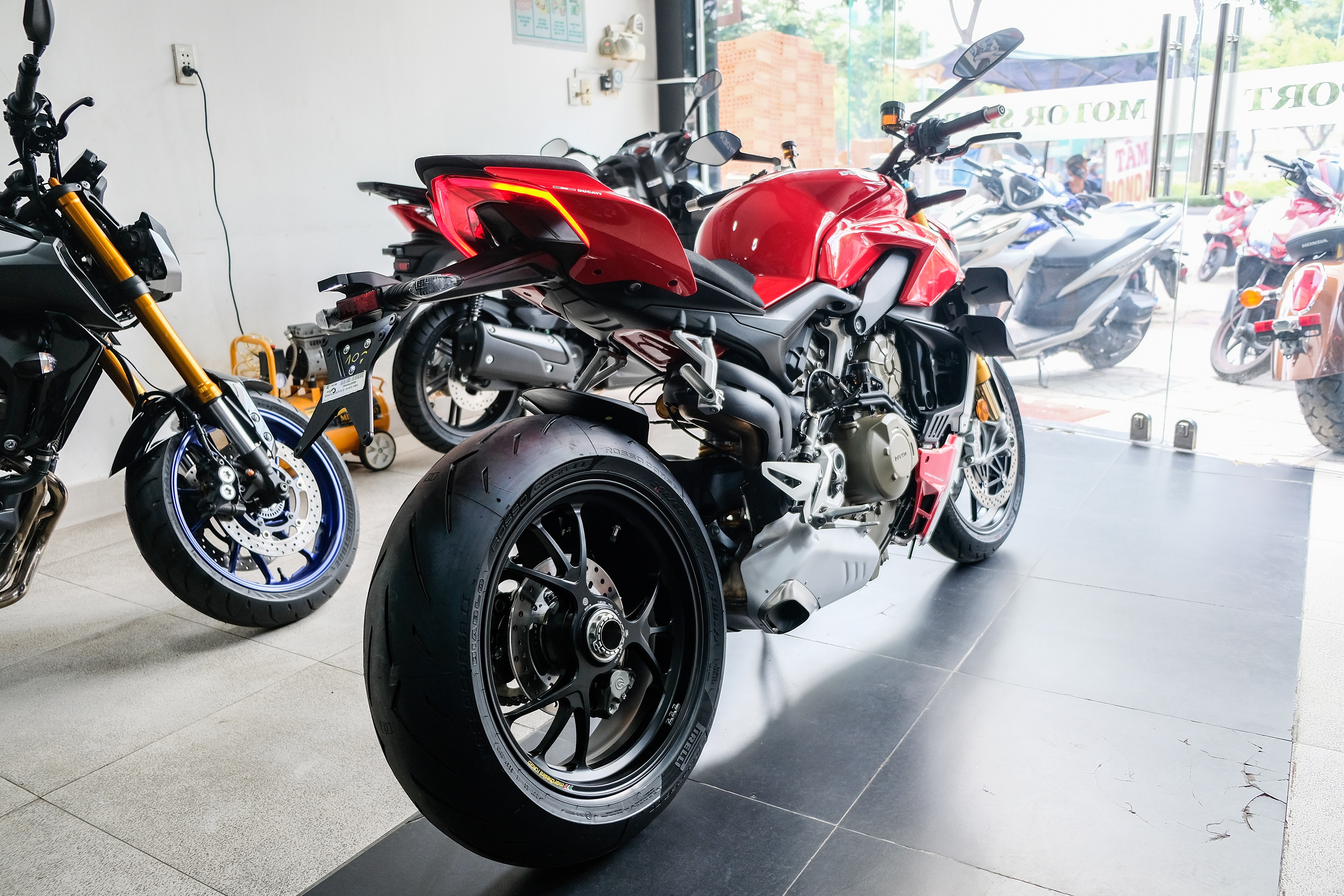 Ducati Streetfighter V4 S ve Viet Nam anh 4