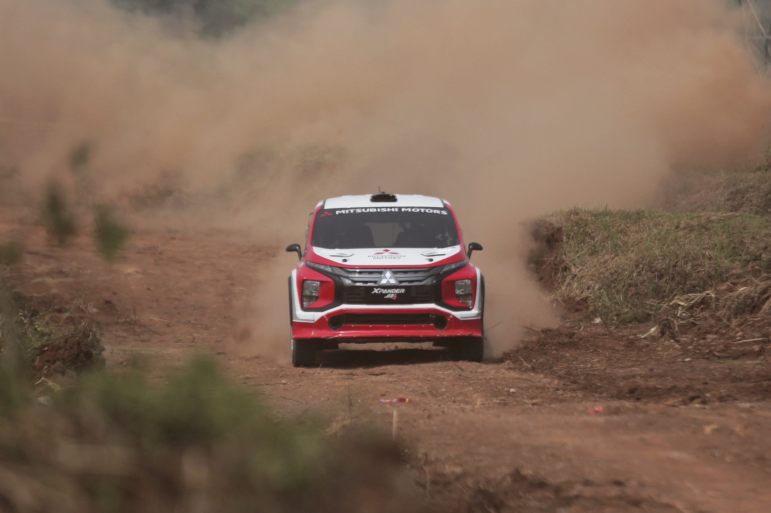 Mitsubishi Xpander phiên bản xe đua địa hình ảnh 7 Mitsubishi Xpander phien ban xe dua dia hinh anh 7