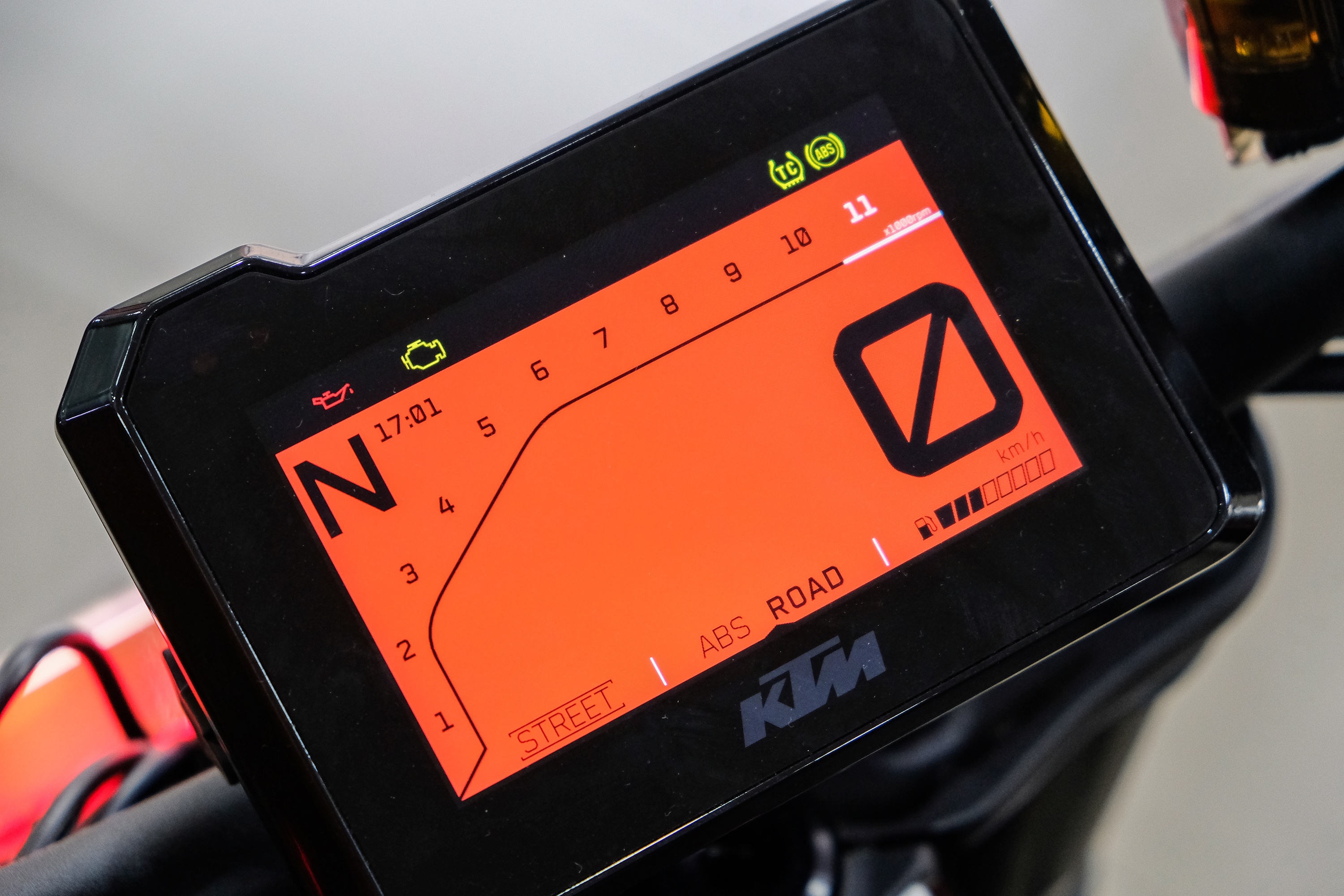 So sánh Ducati Streetfighter V4 và KTM 1290 Super Duke R ảnh 6 So sanh Ducati Streetfighter V4 va KTM 1290 Super Duke R anh 6