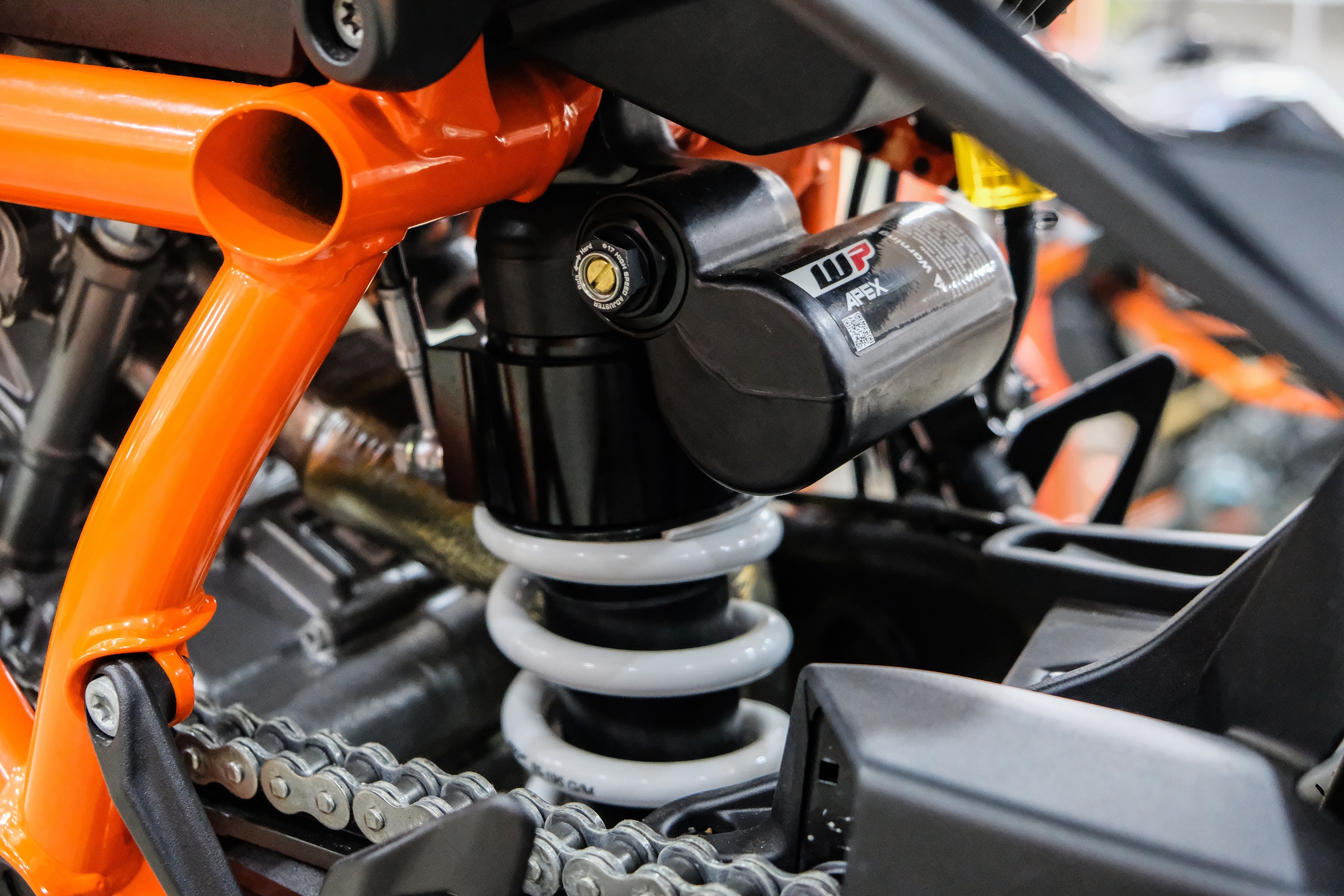 So sánh Ducati Streetfighter V4 và KTM 1290 Super Duke R ảnh 10 So sanh Ducati Streetfighter V4 va KTM 1290 Super Duke R anh 10