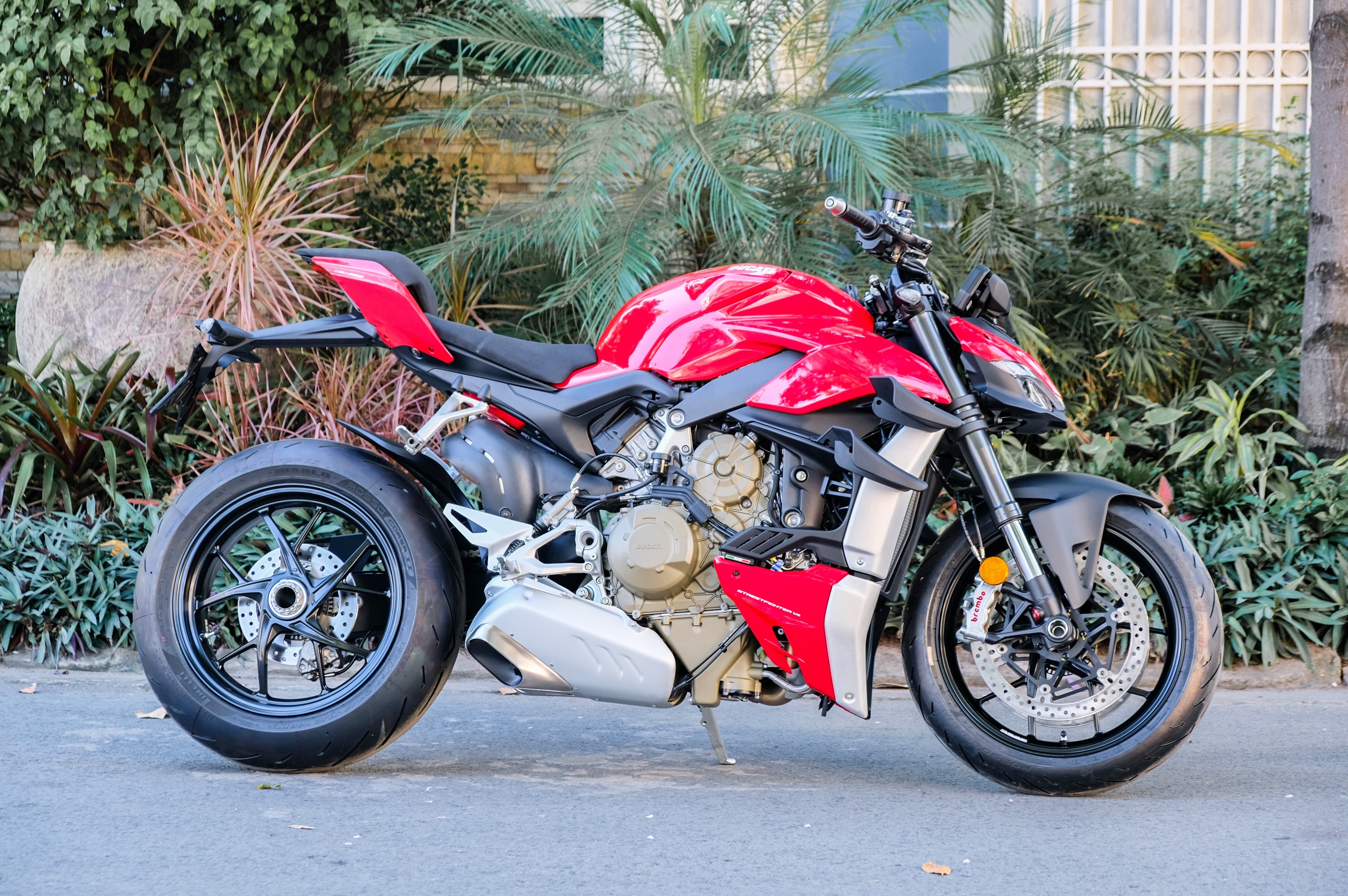 So sánh Ducati Streetfighter V4 và KTM 1290 Super Duke R ảnh 11 So sanh Ducati Streetfighter V4 va KTM 1290 Super Duke R anh 11