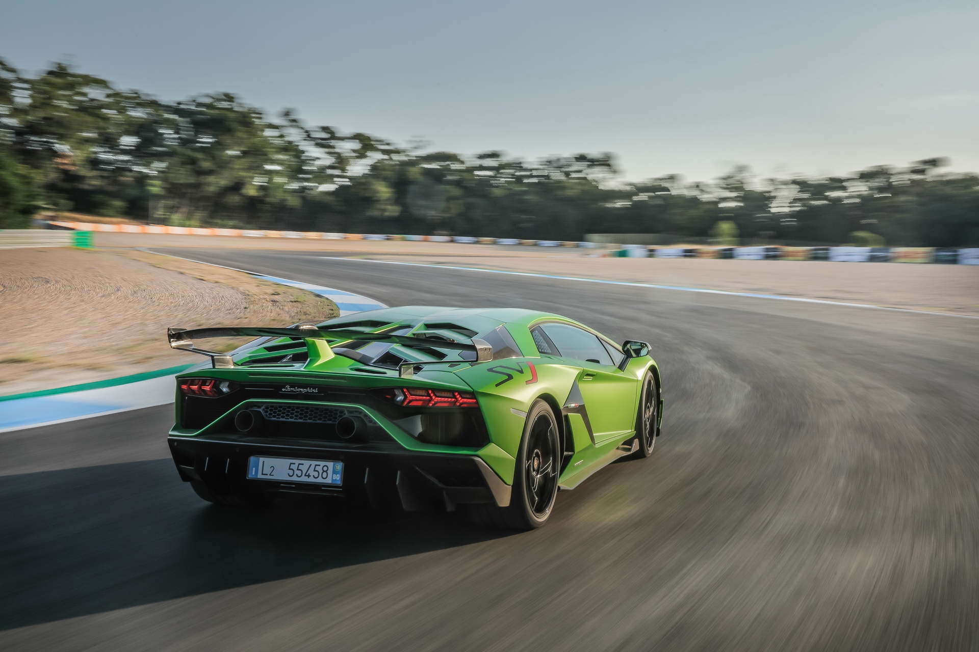 Lamborghini Aventador chạm mốc 10.000 xe được sản xuất ảnh 3 Lamborghini Aventador cham moc 10.000 xe duoc san xuat anh 3