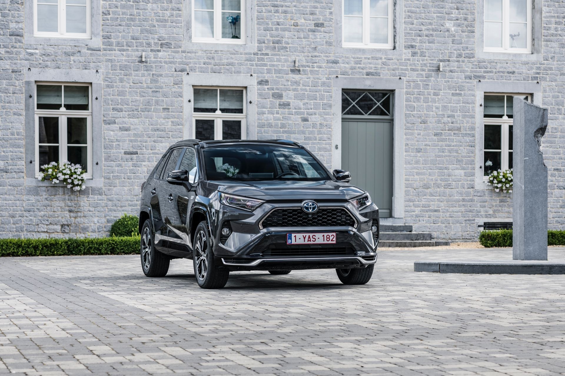 Toyota RAV4 Plug-in Hybrid 2021 ra mắt châu Âu ảnh 1 Toyota RAV4 Plug-in Hybrid 2021 ra mat chau Au anh 1
