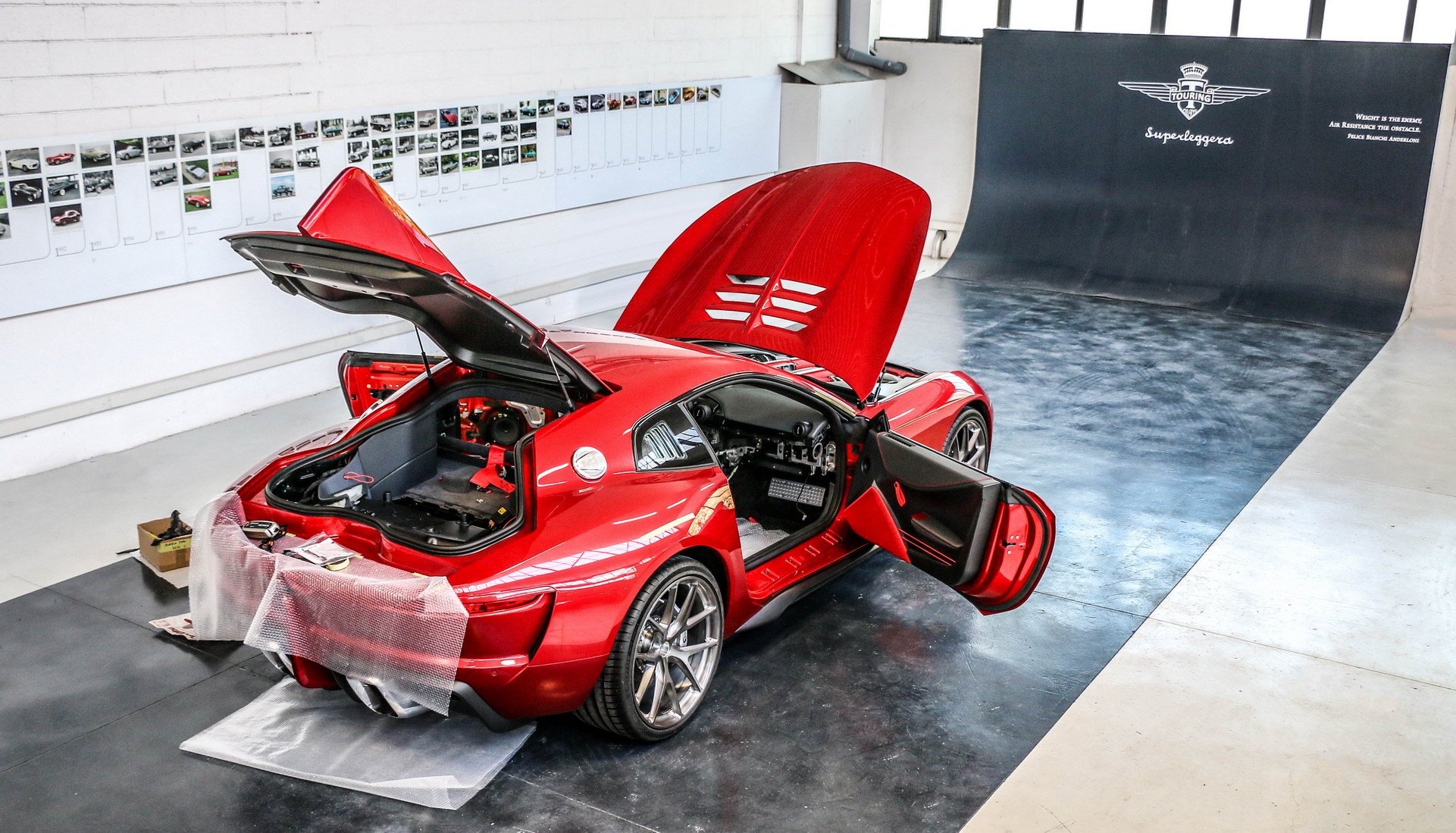 Touring Superleggera Aero 3 ra mat anh 24