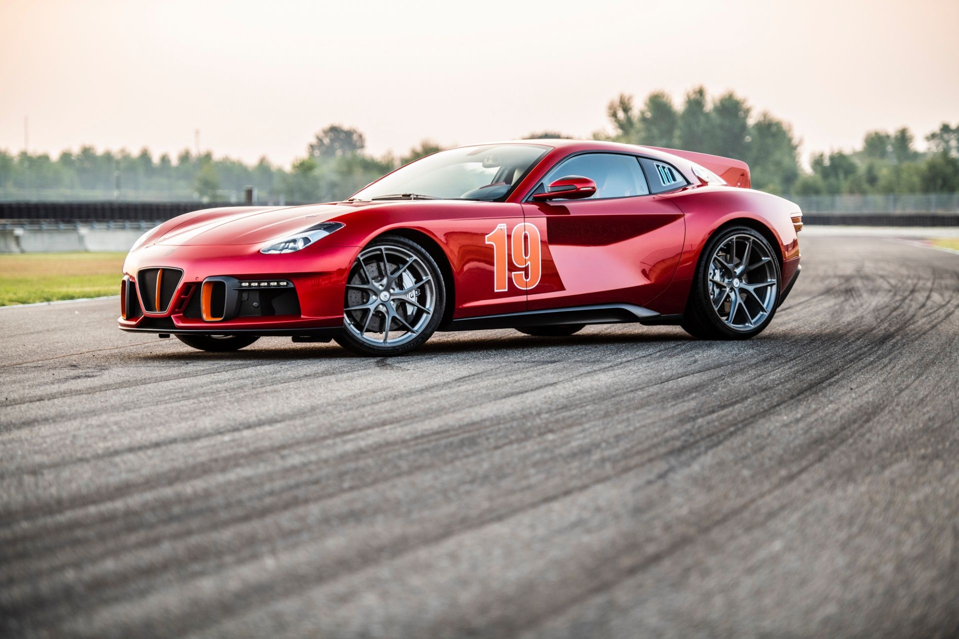 Touring Superleggera Aero 3 ra mat anh 2