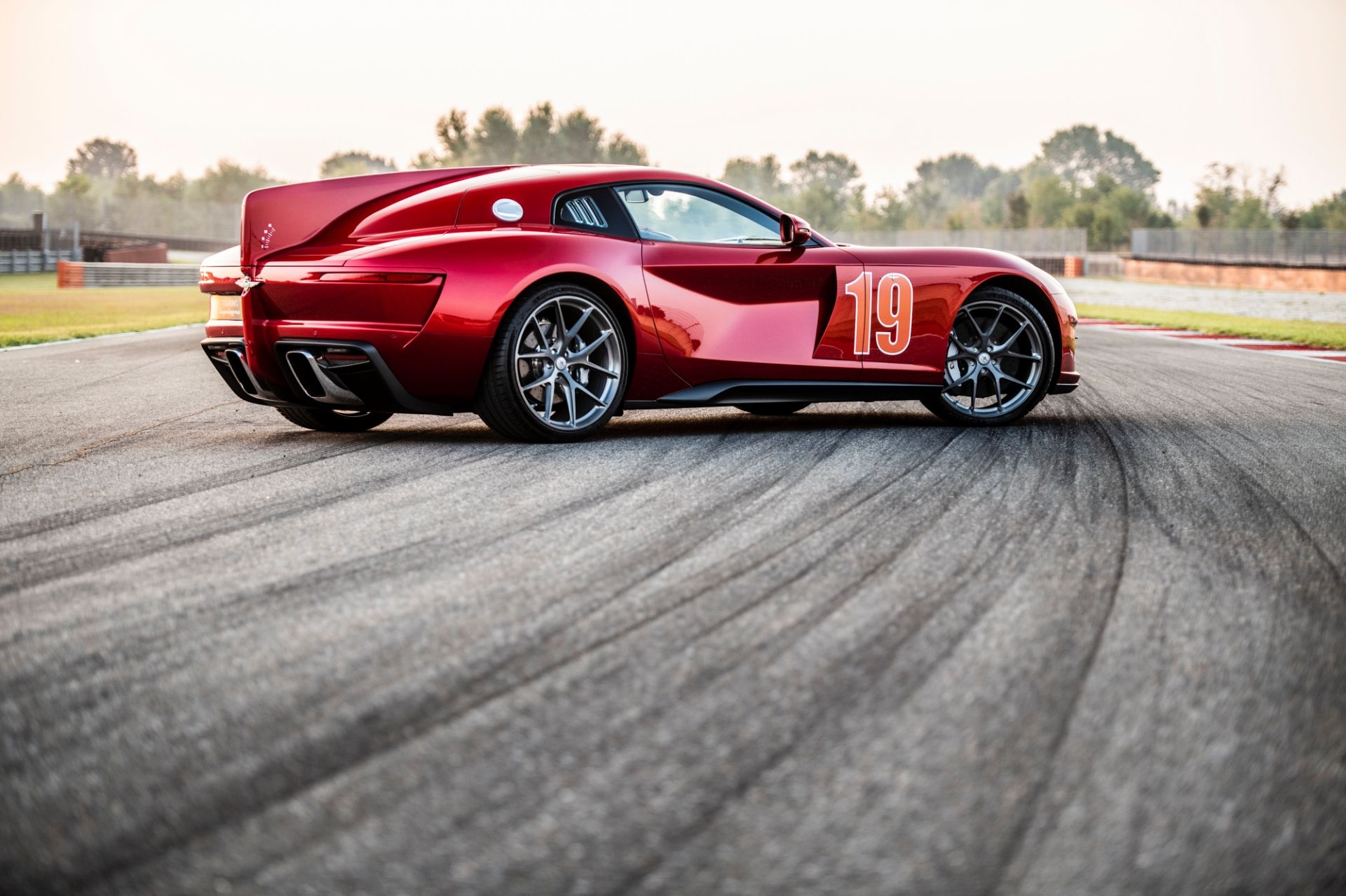 Touring Superleggera Aero 3 ra mat anh 3