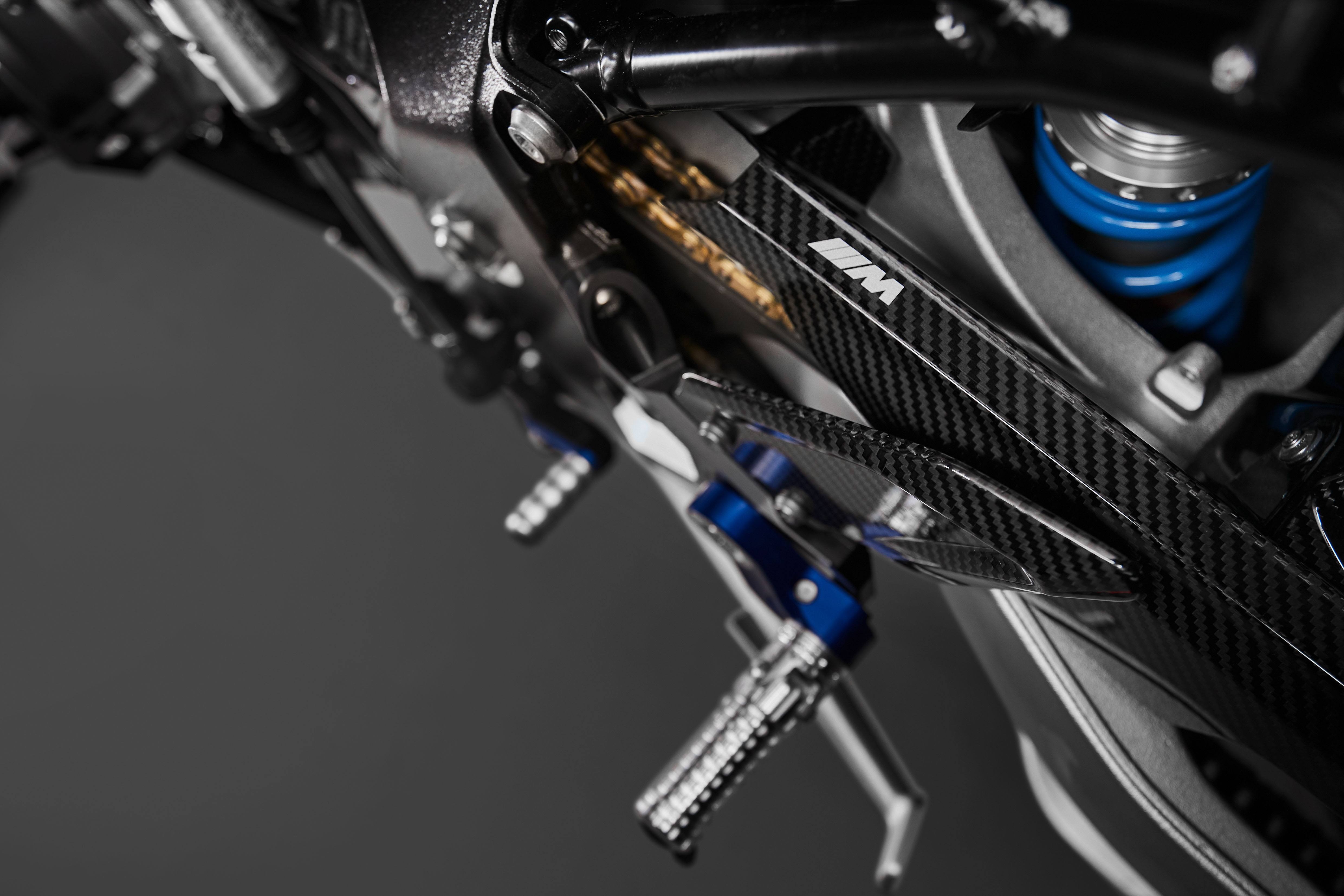 BMW M 1000 RR duoc ra mat anh 10