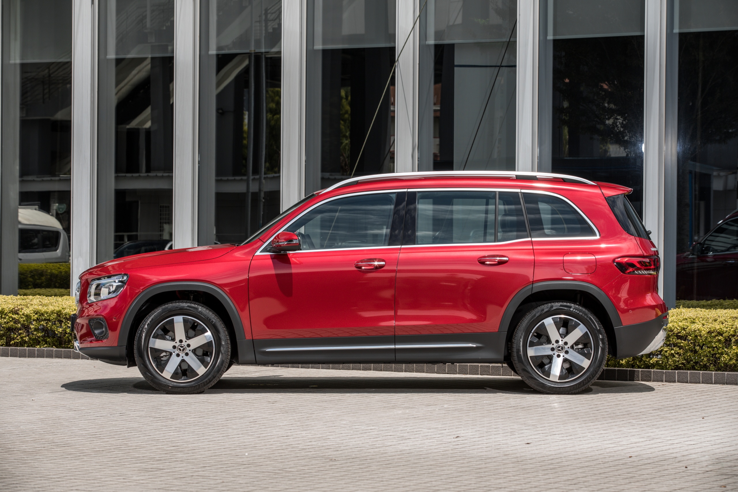 Mercedes-Benz GLB ra mat Malaysia anh 4