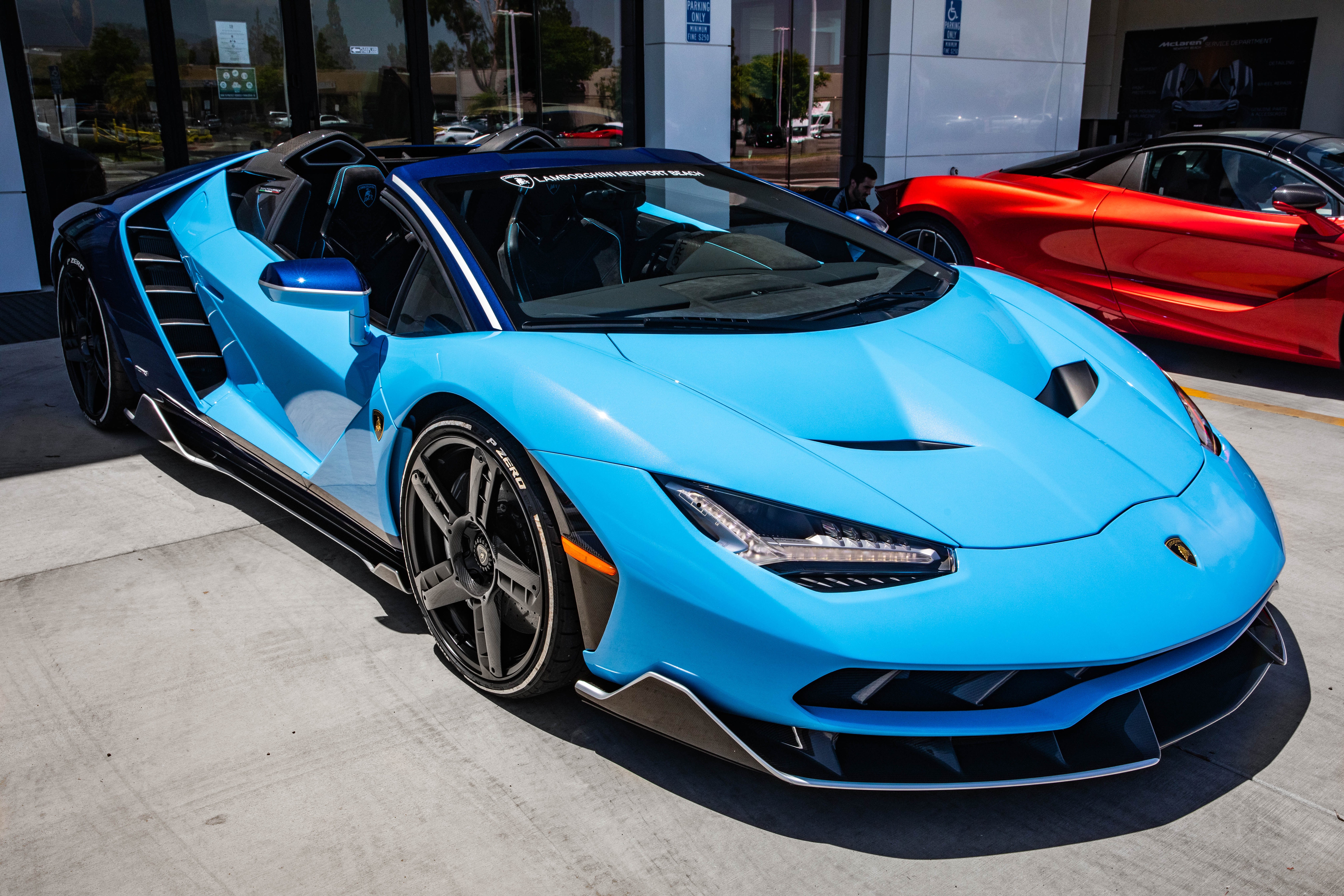 Lamborghini Centenario Roadster màu độc được rao bán ảnh 1 Lamborghini Centenario Roadster mau doc duoc rao ban anh 1