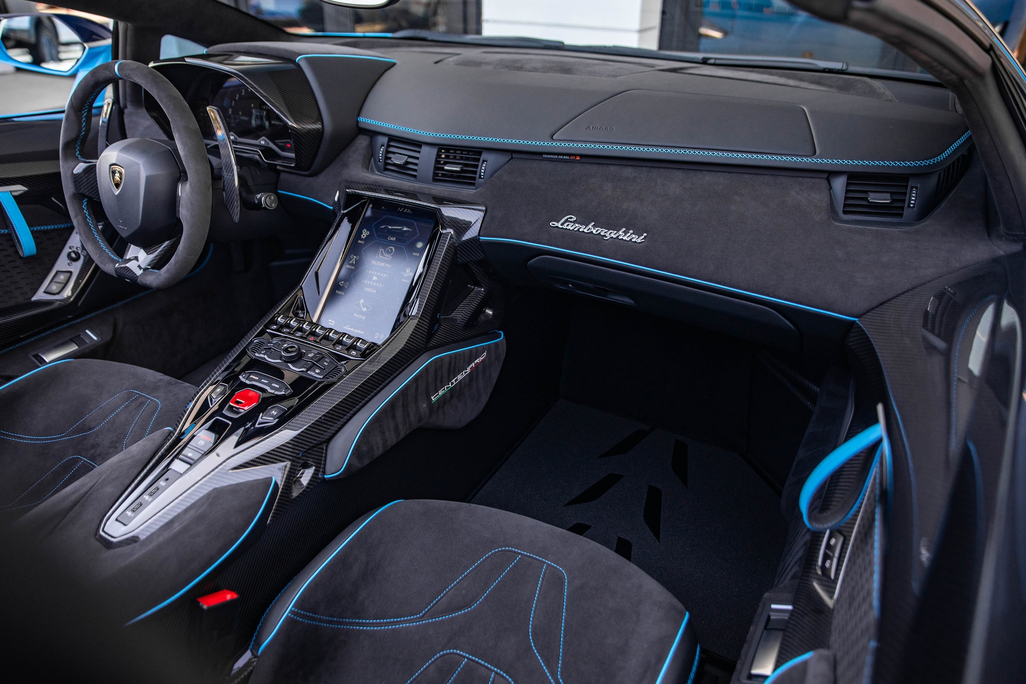 Lamborghini Centenario Roadster màu độc được rao bán ảnh 7 Lamborghini Centenario Roadster mau doc duoc rao ban anh 7