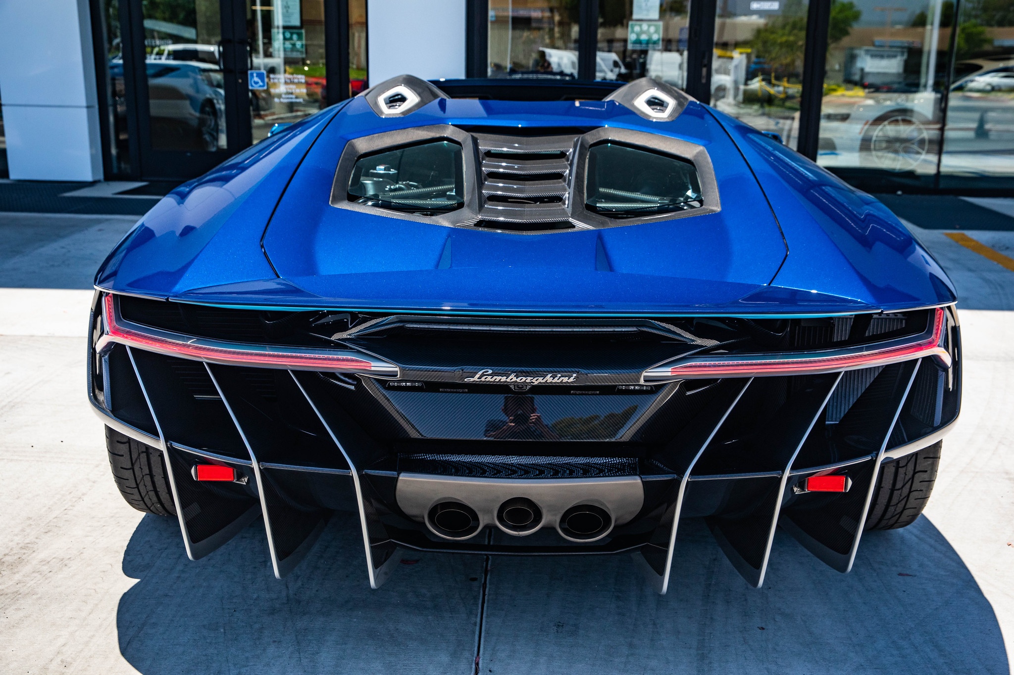 Lamborghini Centenario Roadster màu độc được rao bán ảnh 5 Lamborghini Centenario Roadster mau doc duoc rao ban anh 5